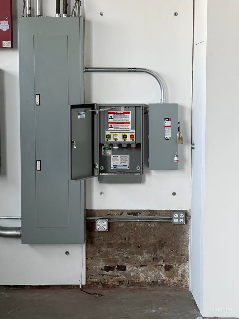  3000sq/ft High End Natural Light Photo Studio 