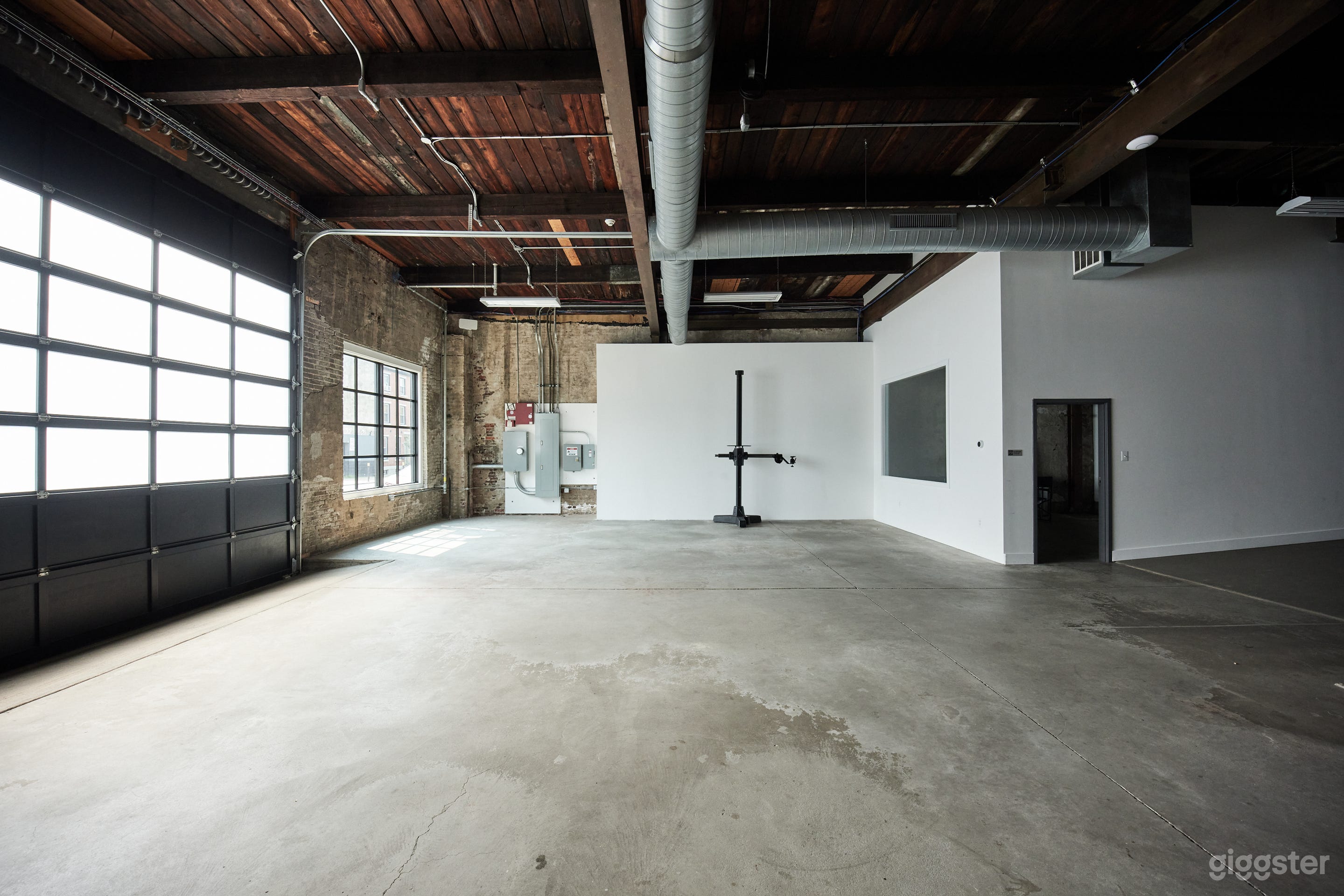 3000sq/ft High End Natural Light Photo Studio Photo 1