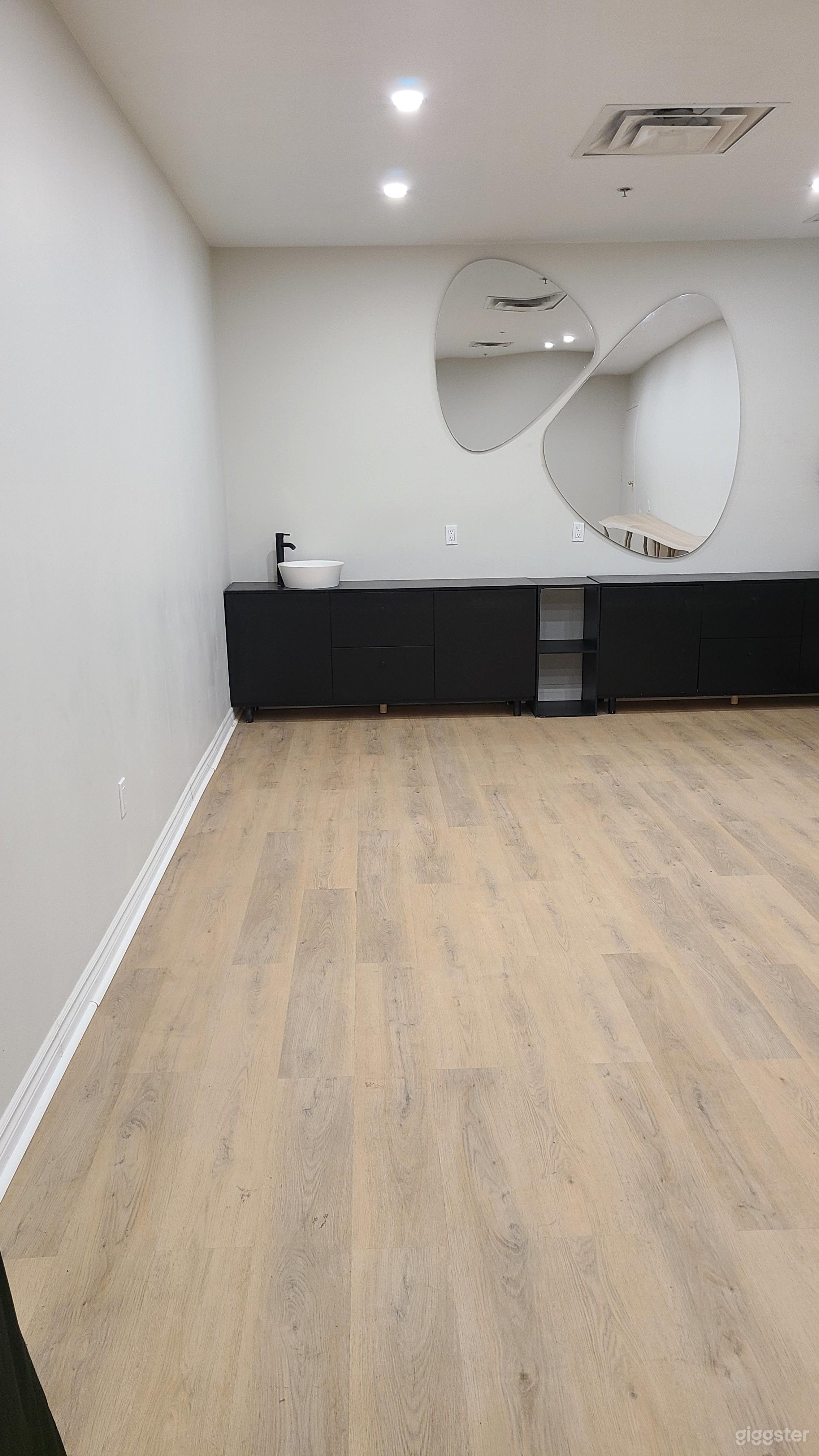 Modern Studio for Training, Events &amp; More. Photo 2