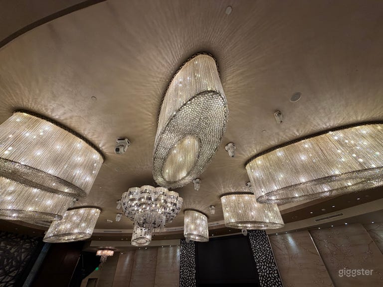  luxury restaurant location in Glendale 