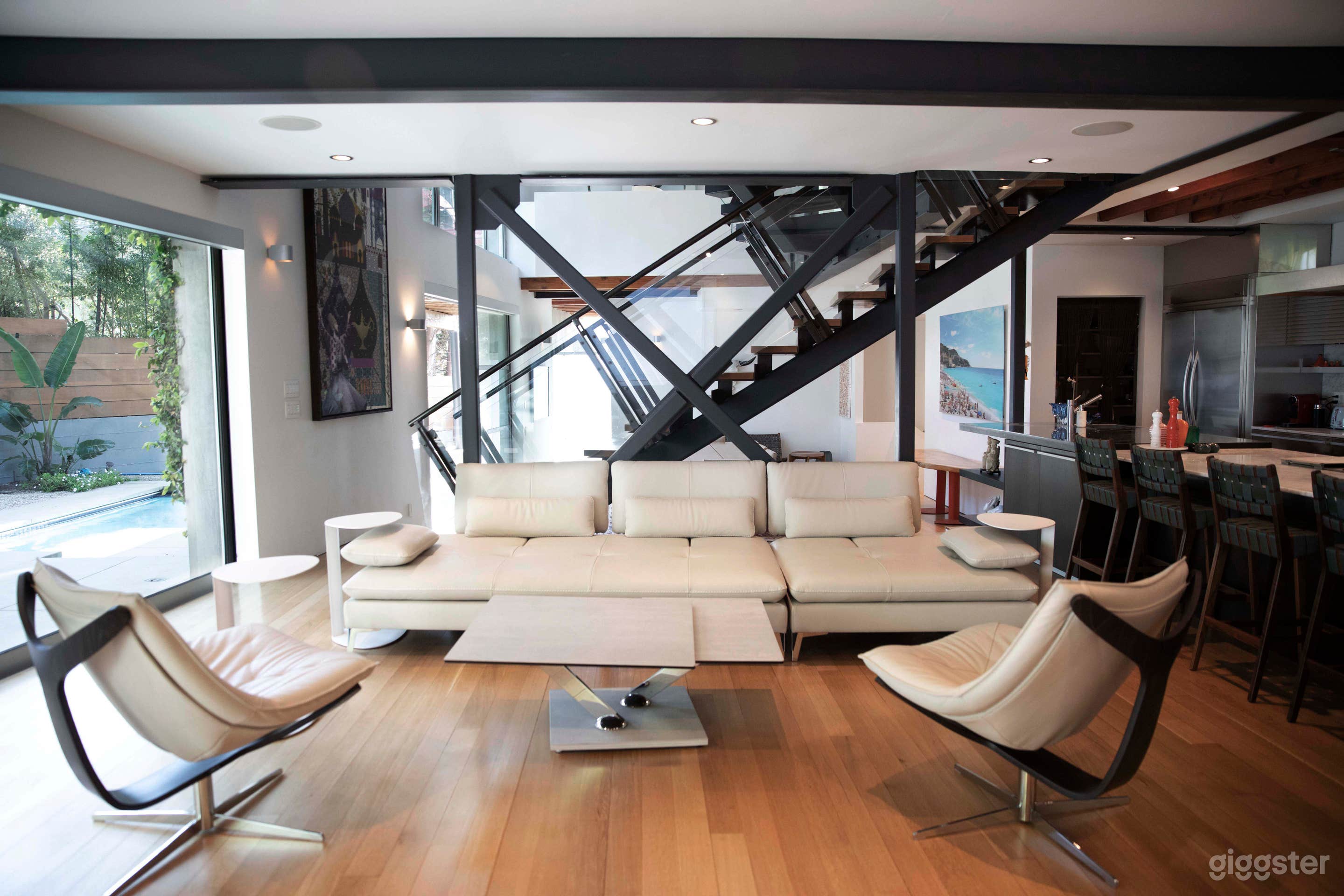 MODERN STYLE HOME IN SANTA MONICA CANYON  Photo 2