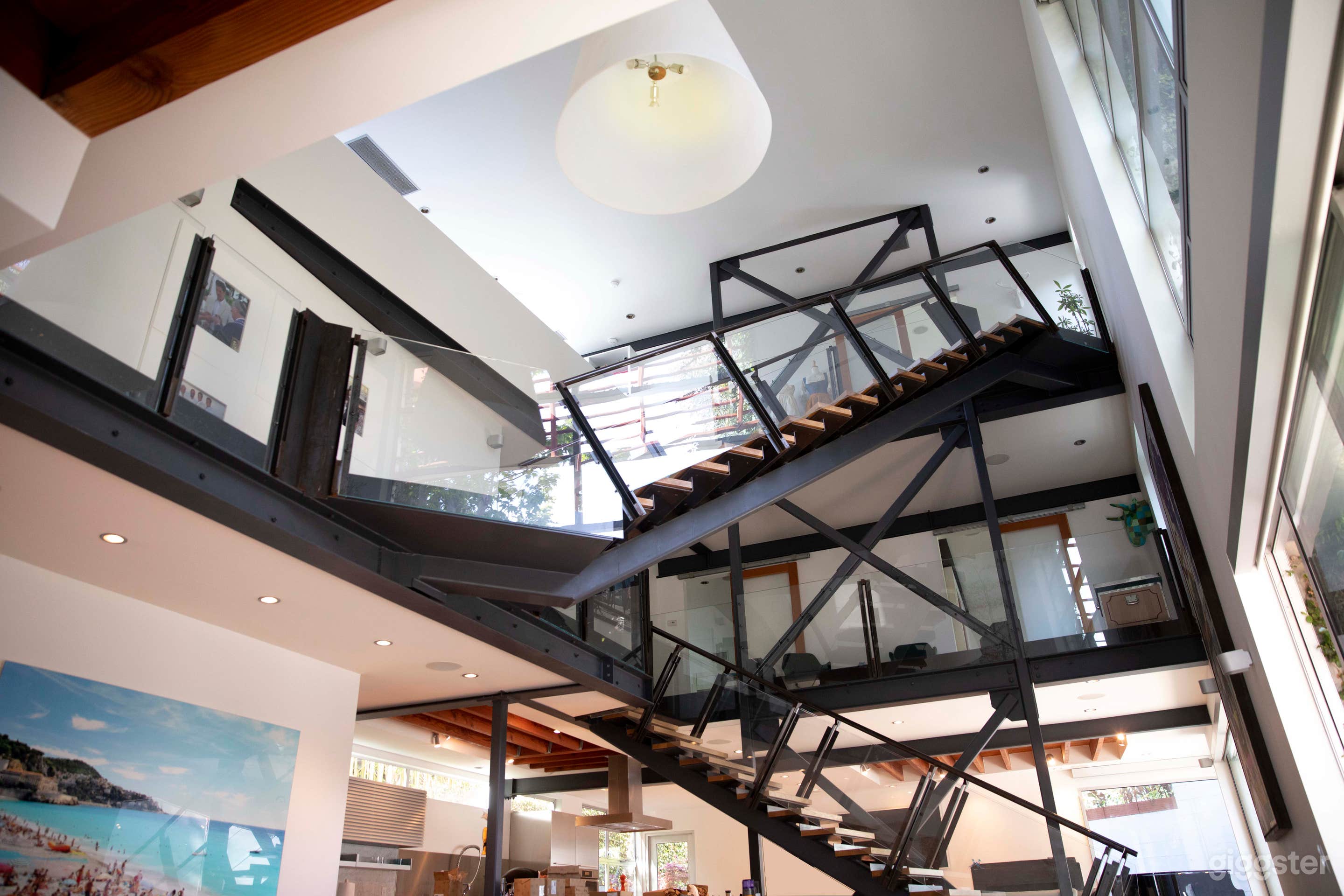 MODERN STYLE HOME IN SANTA MONICA CANYON  Photo 3