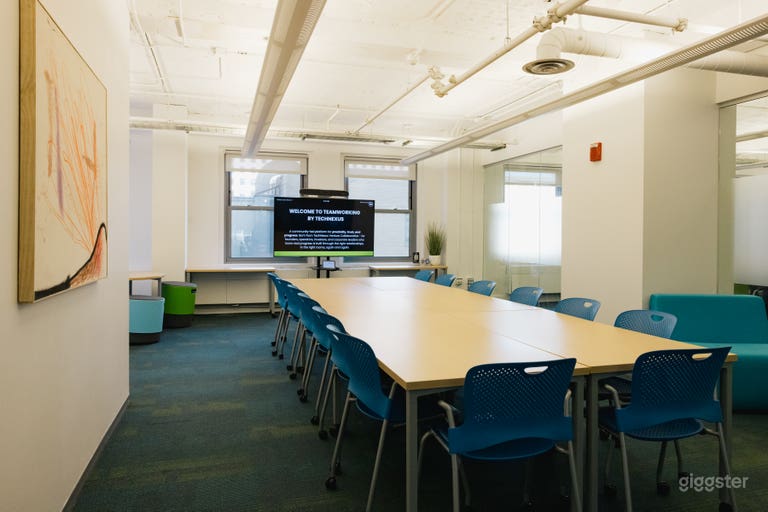  Sala Riunioni Luminosa e Moderna Abilitata alla Tecnologia (Y) 