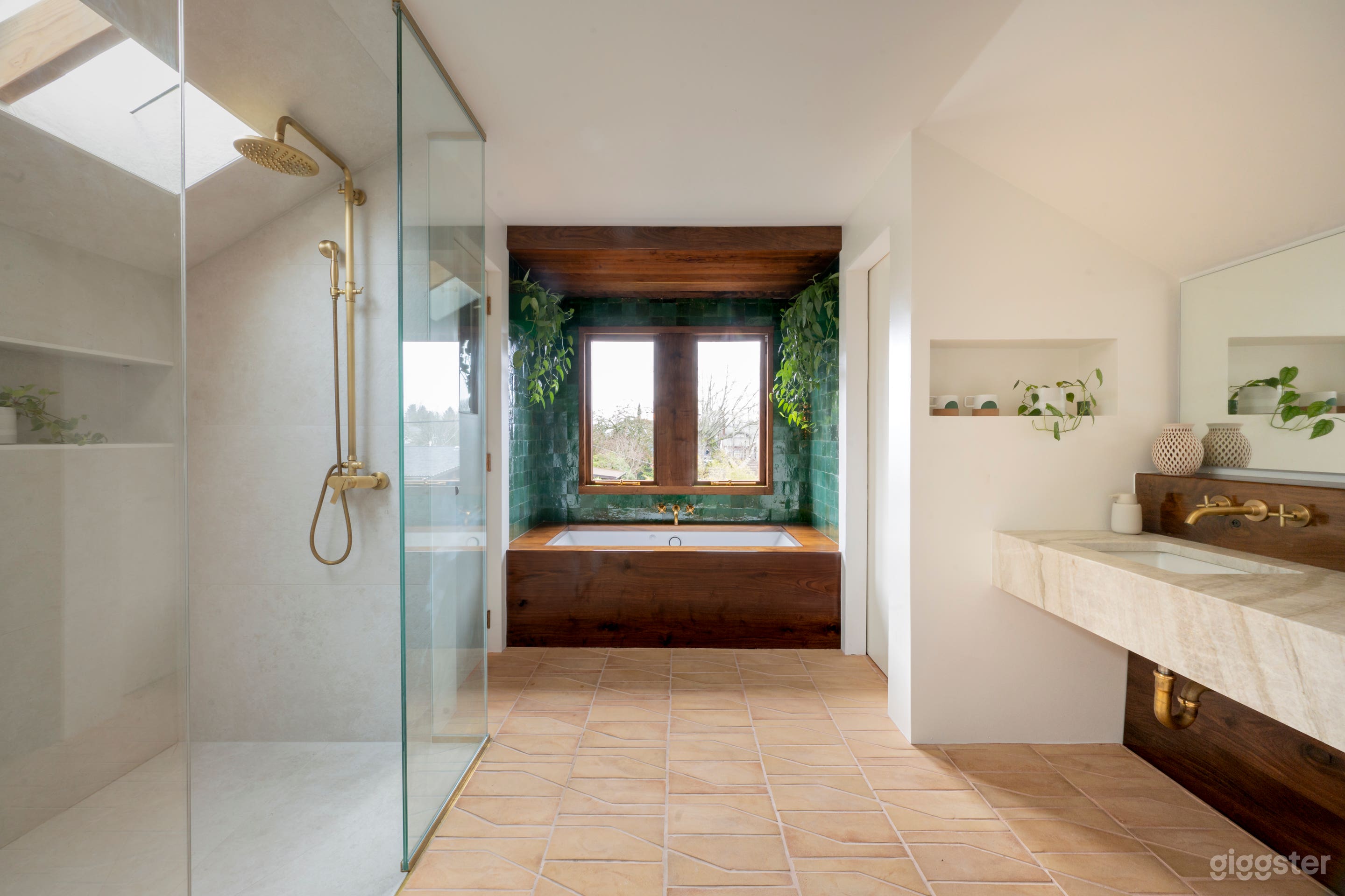 Tranquil Spa Retreat in Portland with Sauna &amp; Soak Photo 2