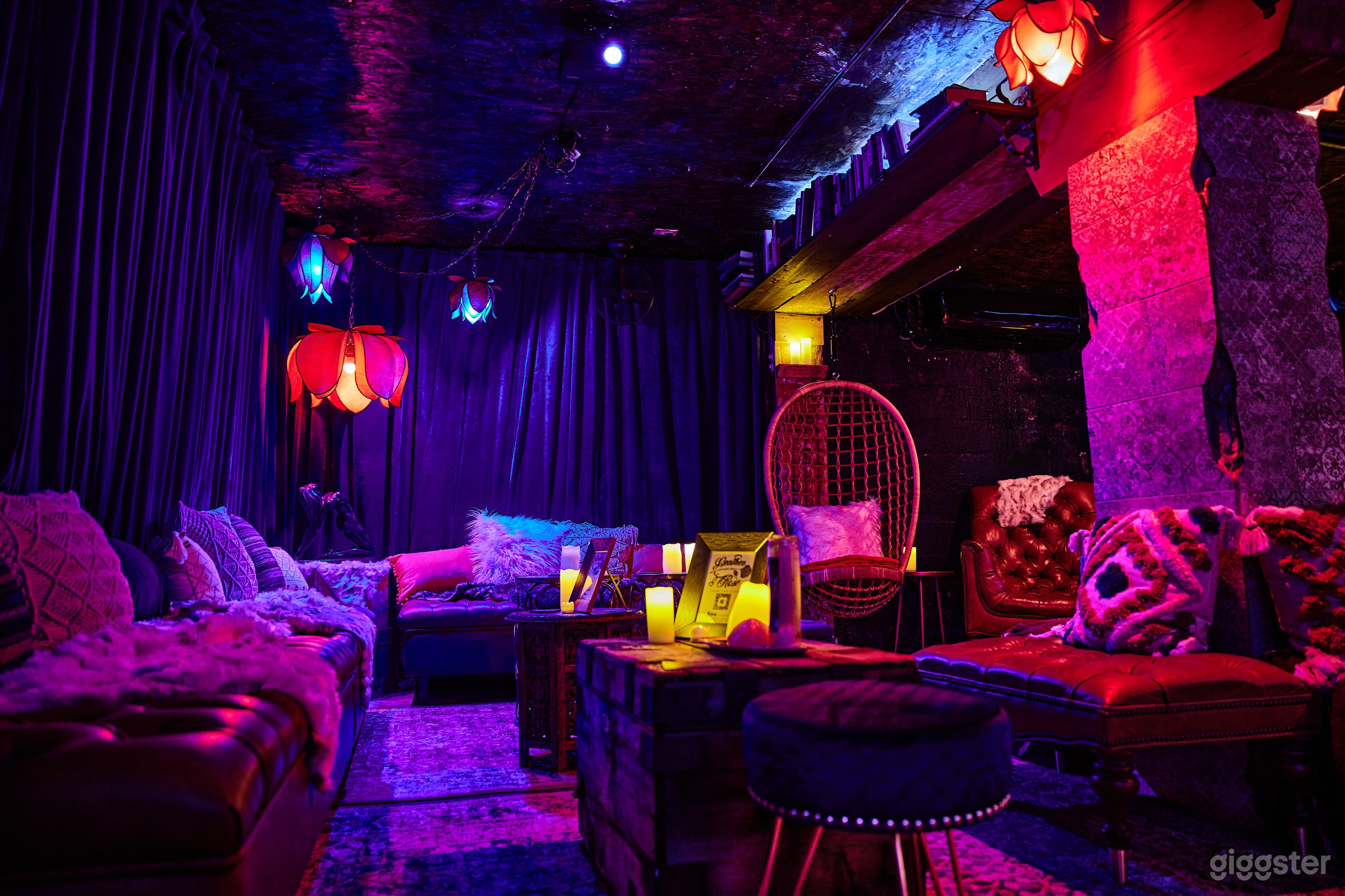 Secret Underground Speakeasy &amp; Wine Cellar Photo 4