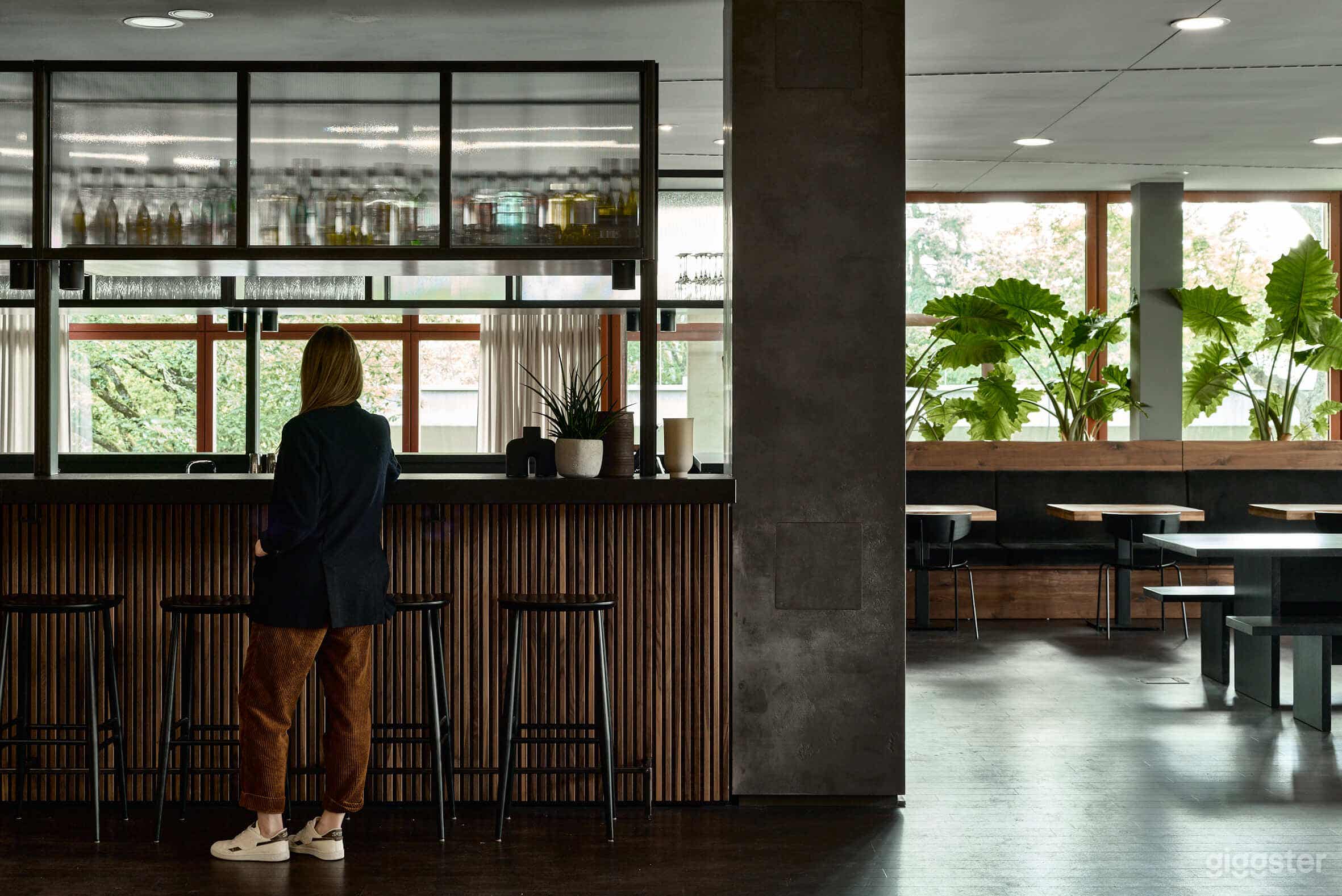 Bar & Eatery