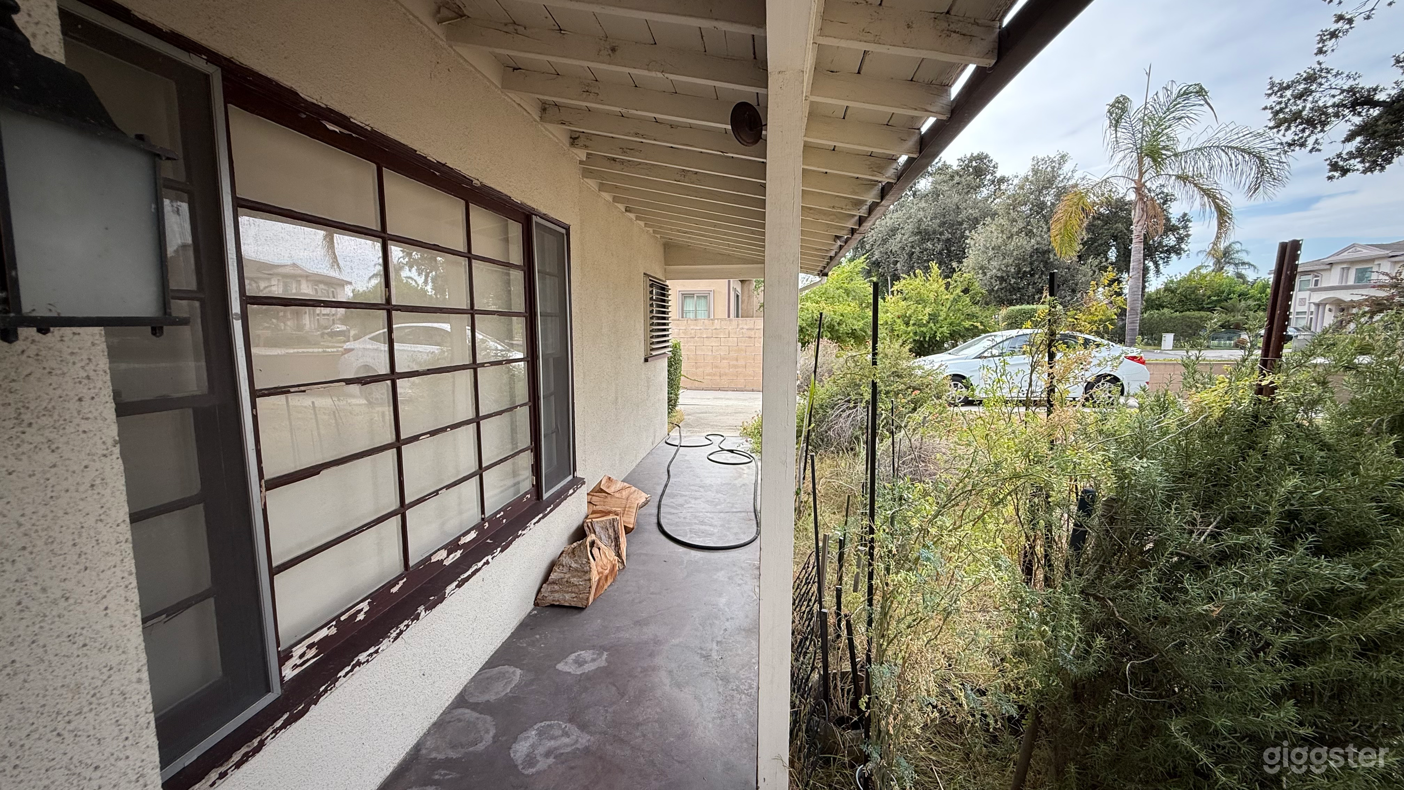 Charming Ranch-Style Front Yard &amp; Pool Backyard Oasis Photo 4