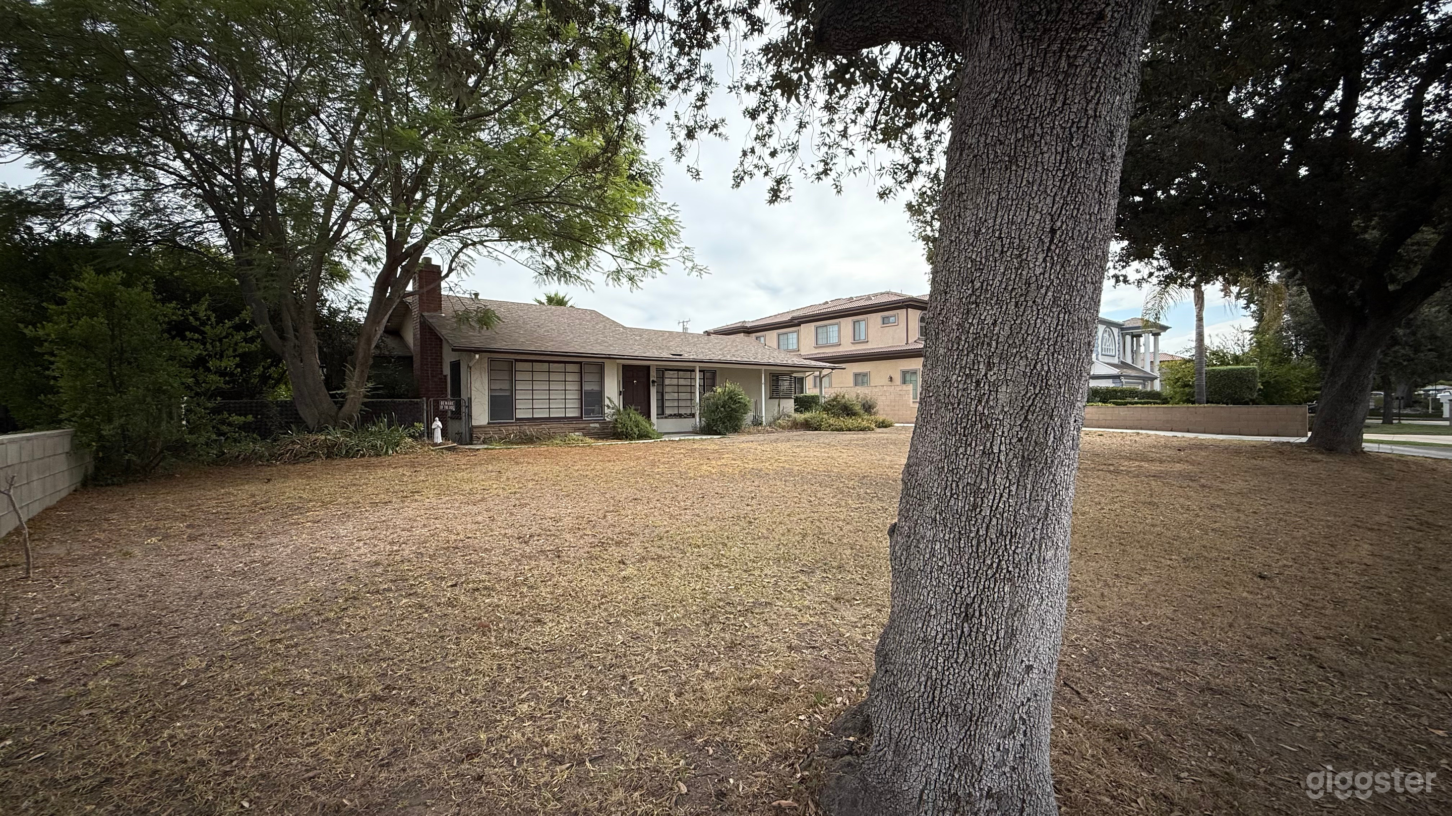 Charming Ranch-Style Front Yard &amp; Pool Backyard Oasis Photo 1
