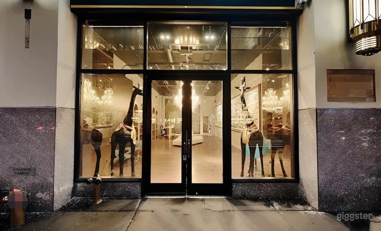  Gallery-Style Event Space with Chandeliers & High Ceilings 