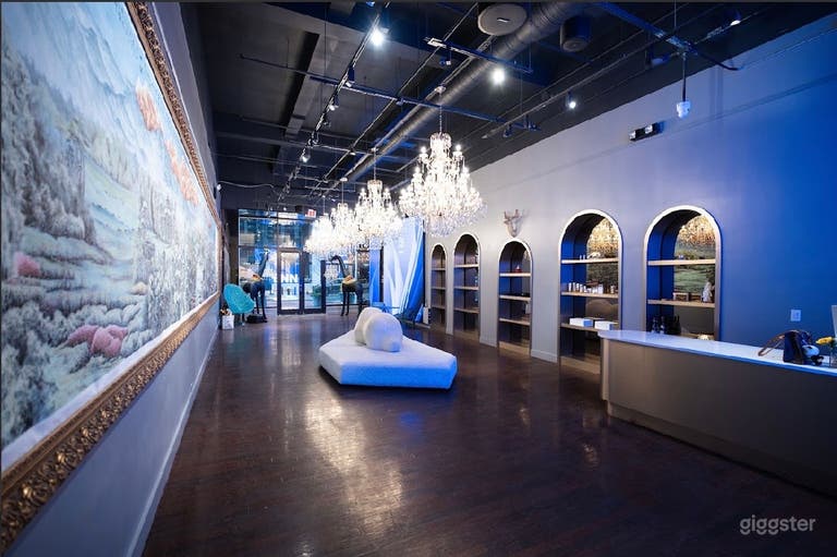  Gallery-Style Event Space with Chandeliers & High Ceilings 