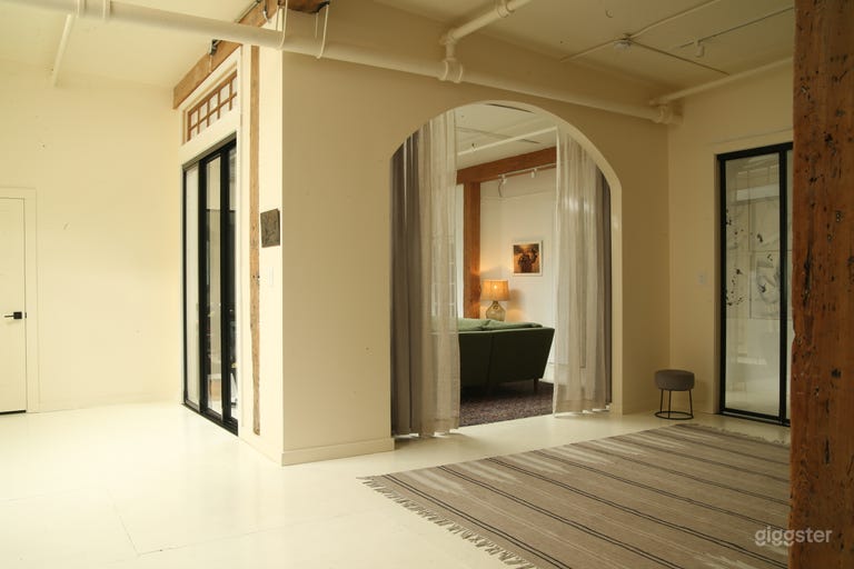  Skylit studio space in huge BK loft 