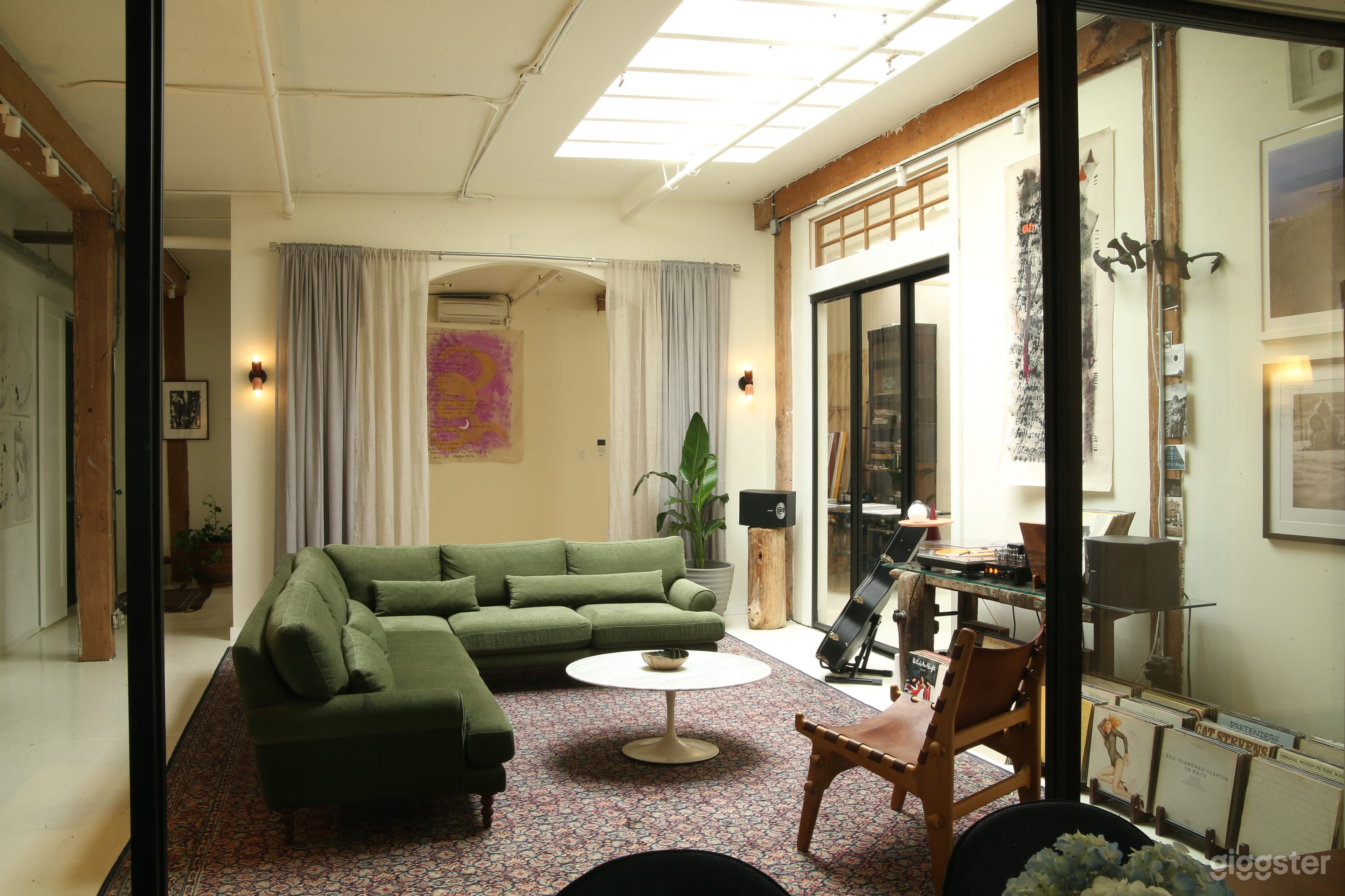 Skylit studio space in huge BK loft Photo 1