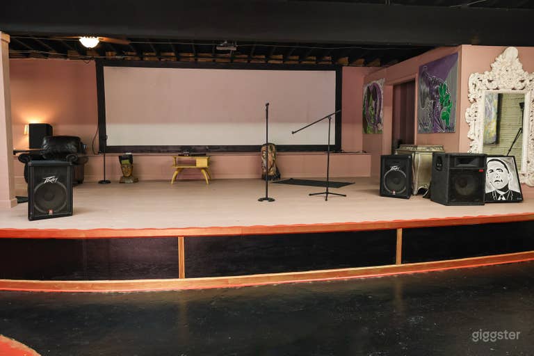  Distinctive Large Studio  