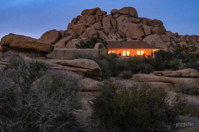  Maison de ranch dans le désert élevé sur 43 acres 