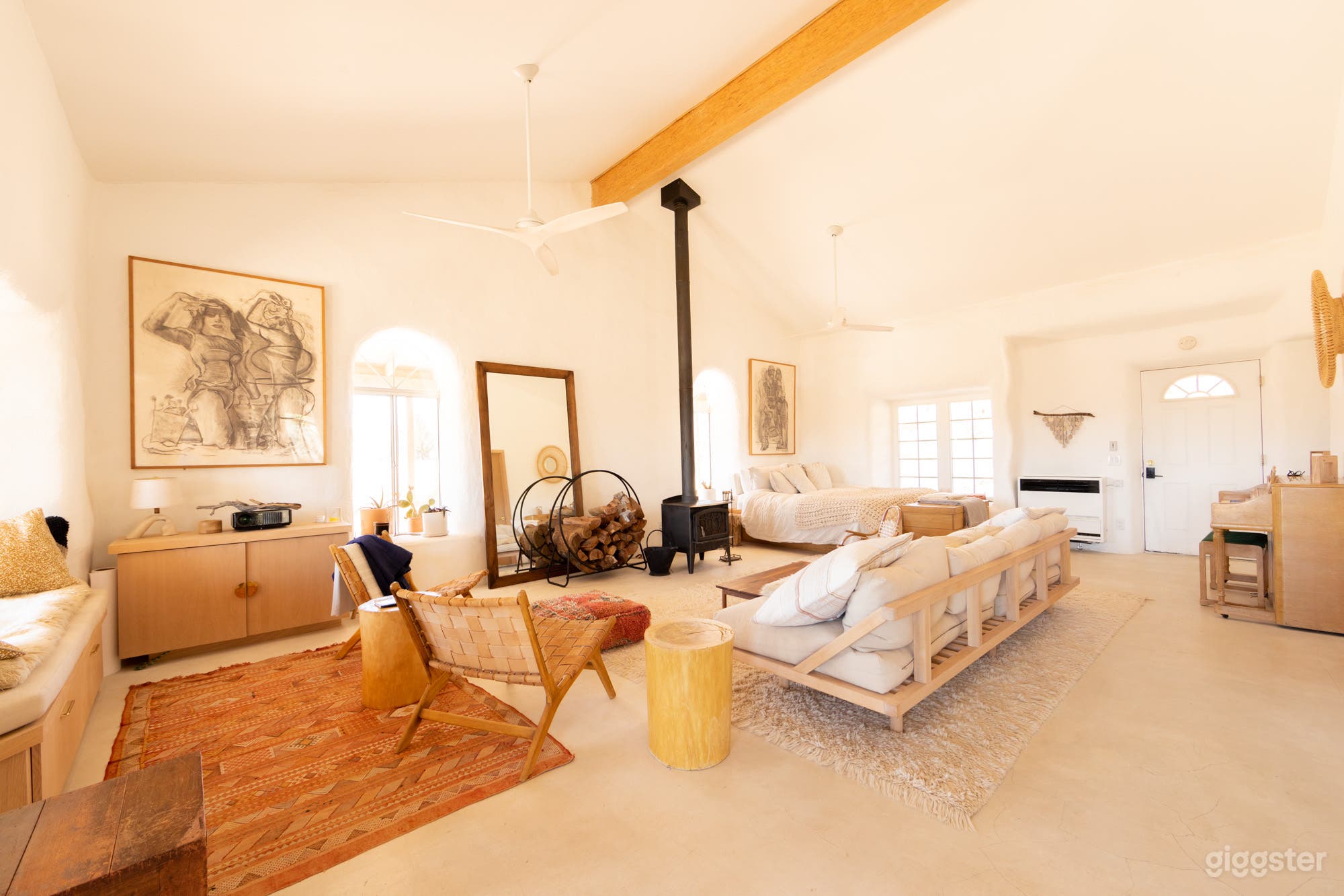 High Desert Ranch House on 43 Acres Photo 3