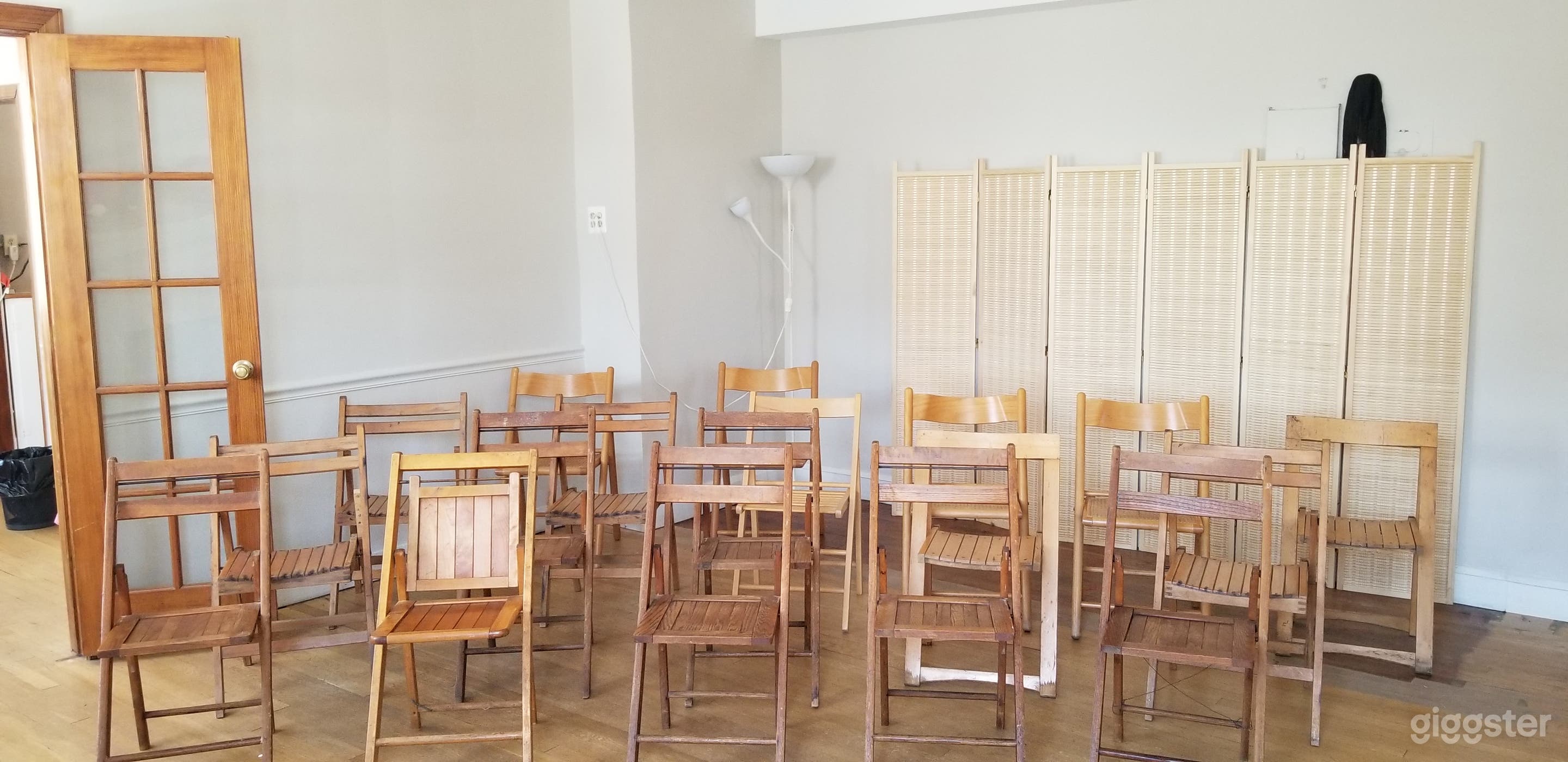Seats 25 in vintage fold out chairs 
