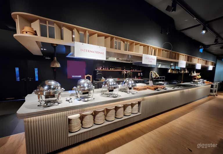  Elegant Event Venue With Diverse Cuisine 