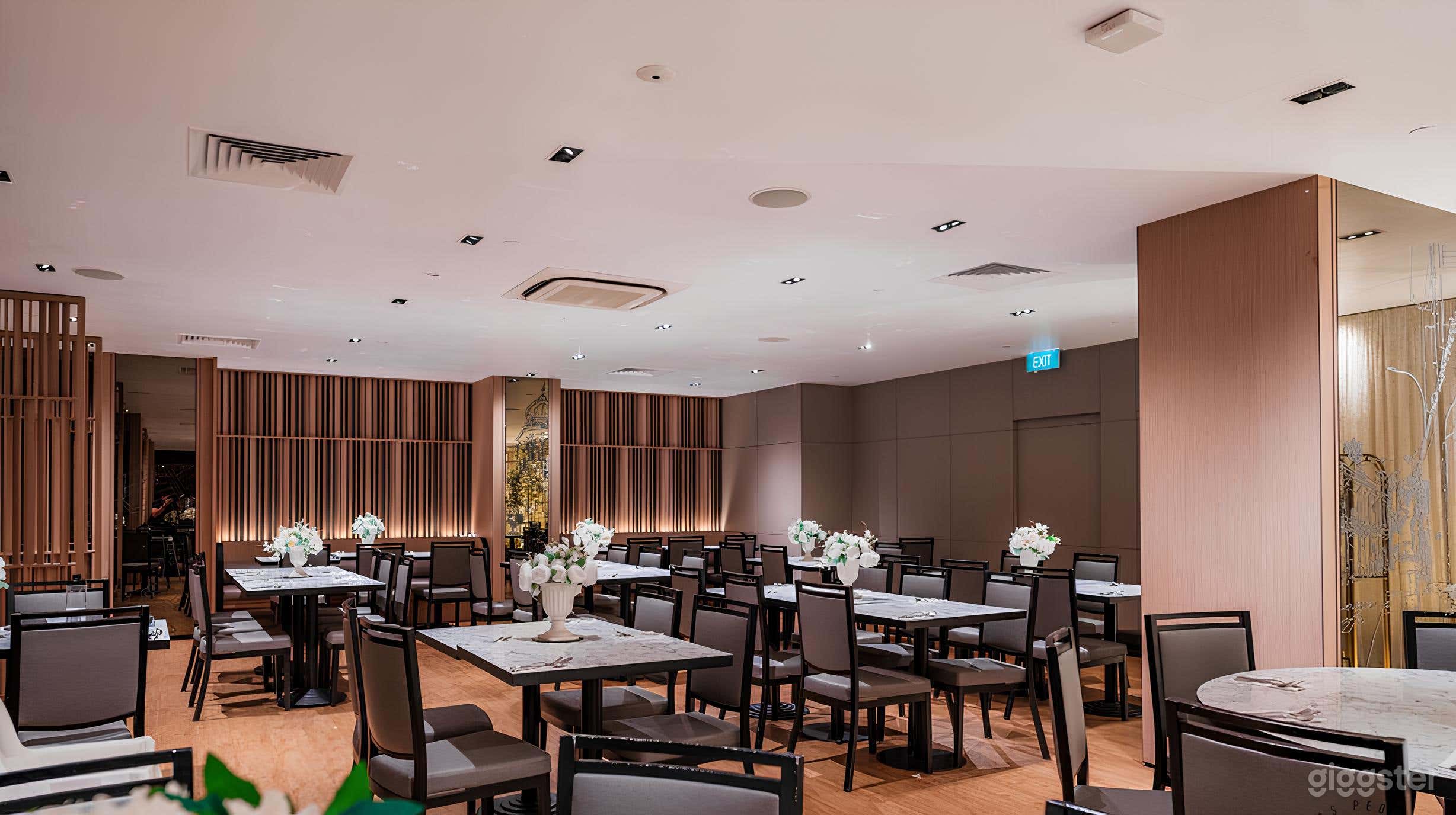 Elegant Event Venue With Diverse Cuisine Photo 2