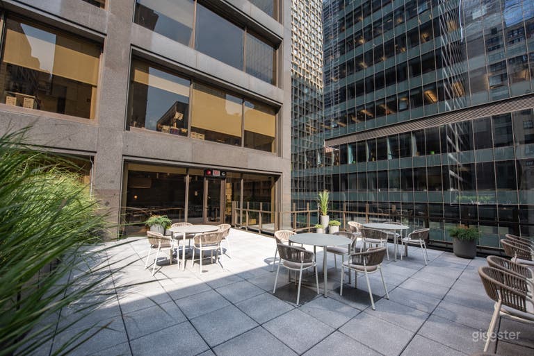  Downtown Chicago Lounge & Rooftop Terrace for Special Events 