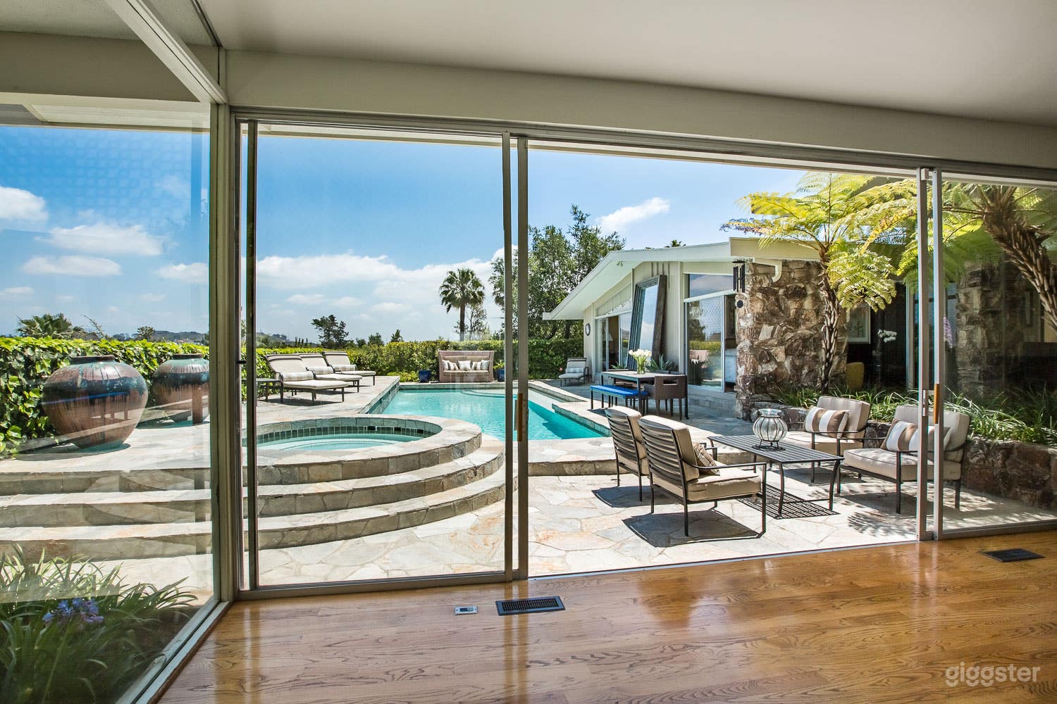 Hollywood Hills Mid-Century Modern Photo 4