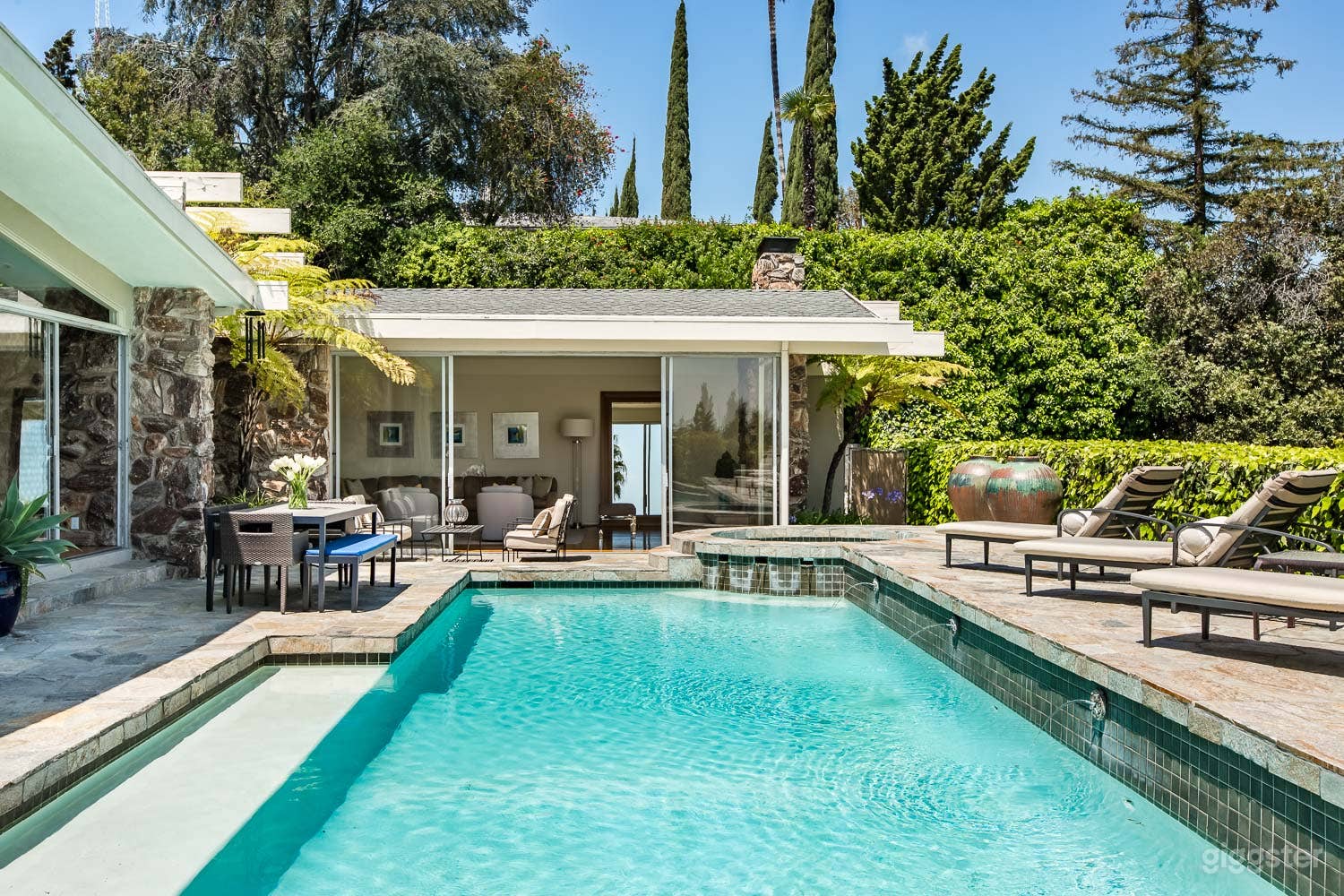 Hollywood Hills Mid-Century Modern Photo 3