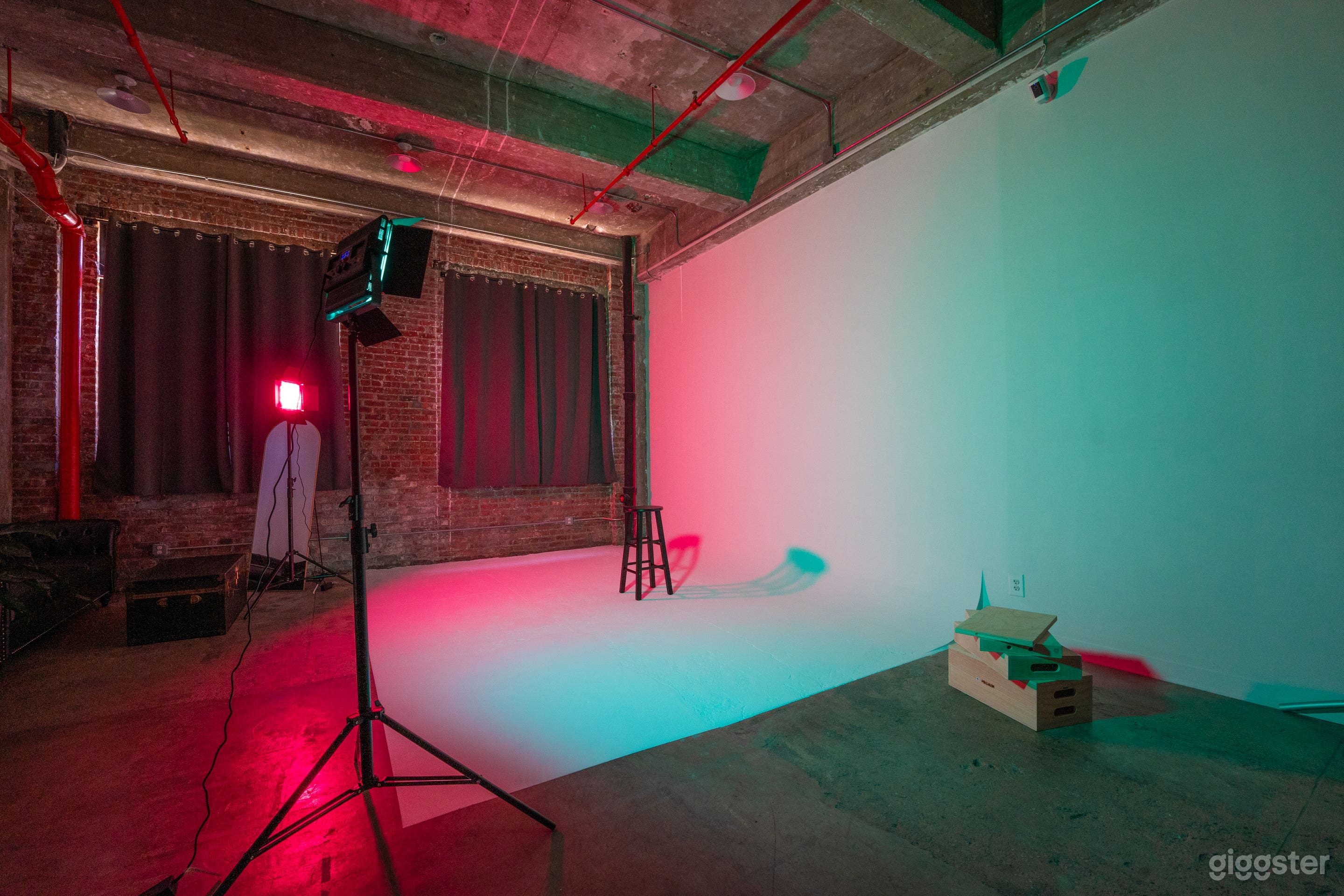 125: Affordable Natural Light Studio with Cyc Wall Photo 3