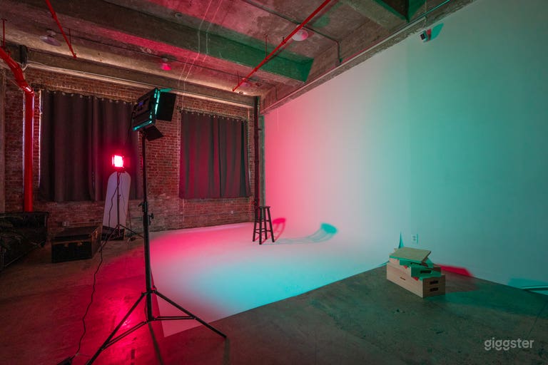  125: Affordable Natural Light Studio with Cyc Wall 