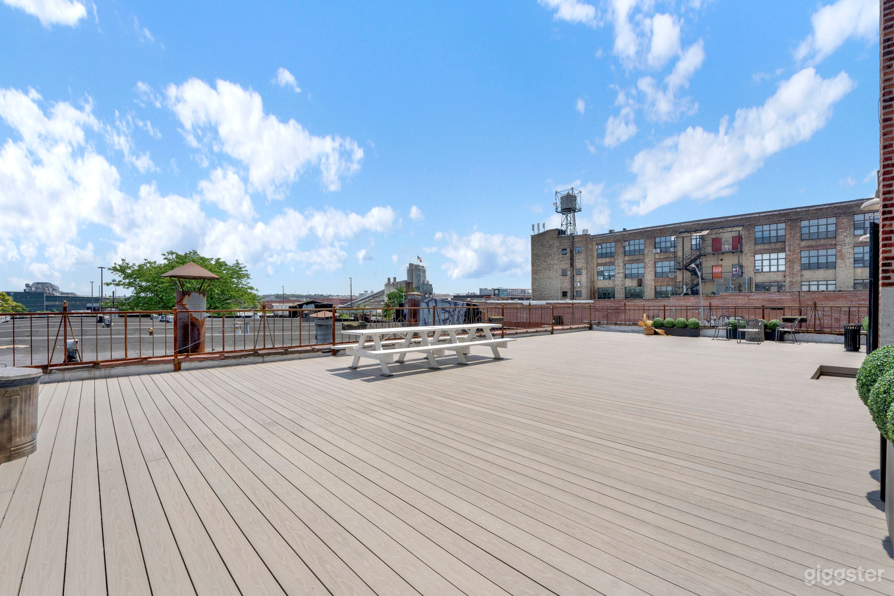 125: Affordable Natural Light Studio with Cyc Wall Photo 4