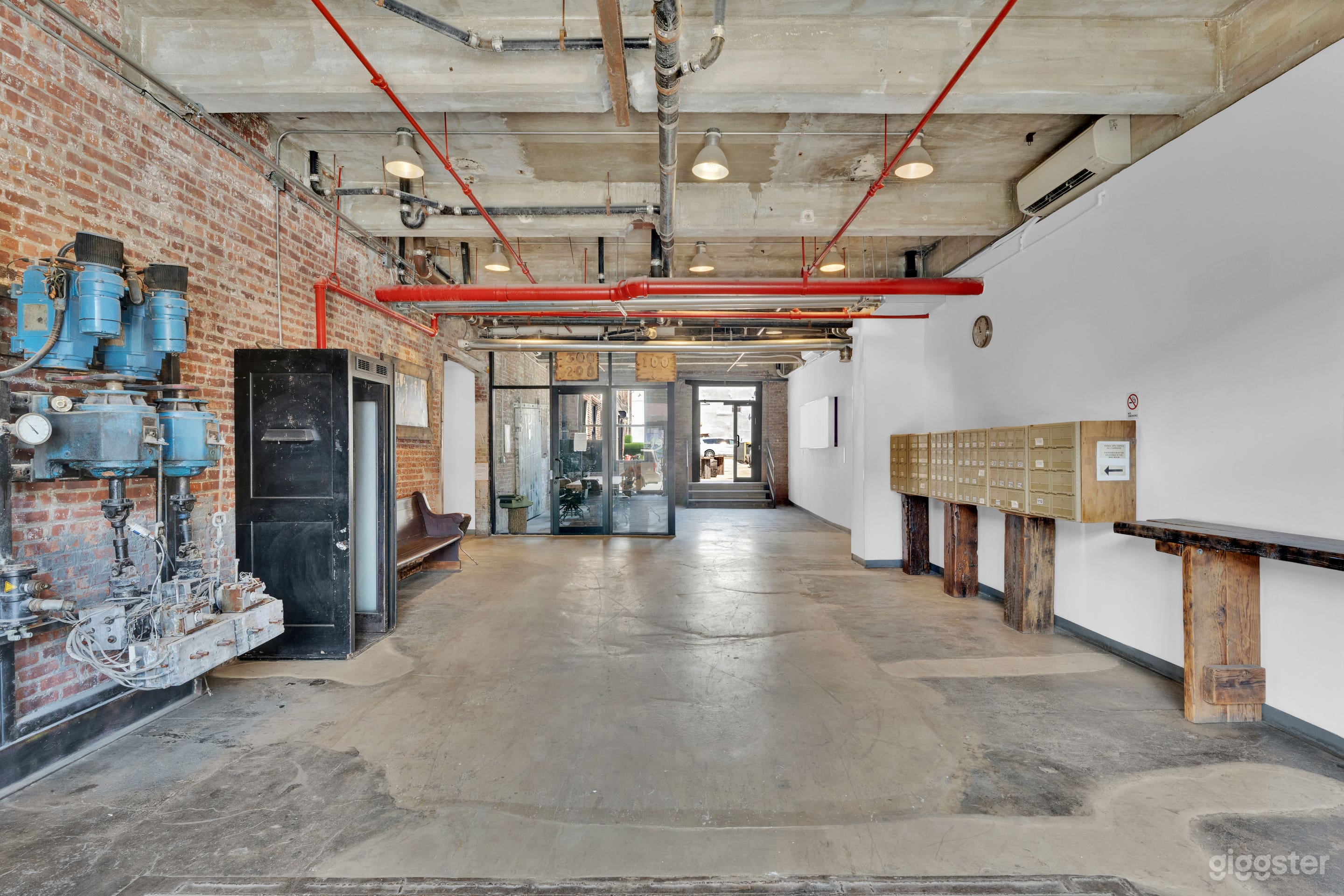 125: Affordable Natural Light Studio with Cyc Wall Photo 2