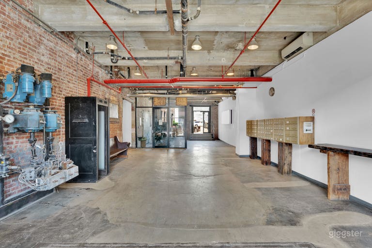  125: Affordable Natural Light Studio with Cyc Wall 