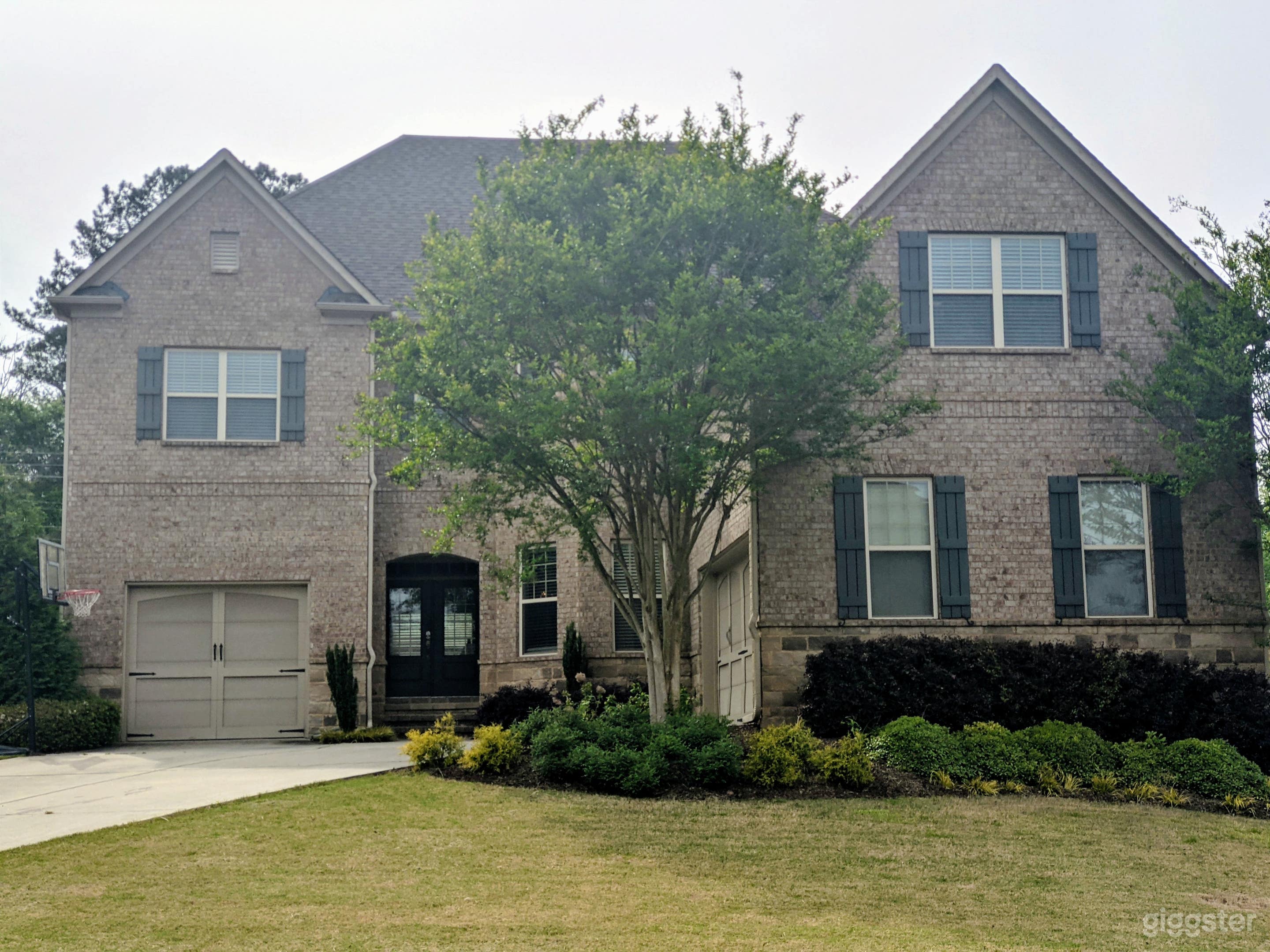 Huge Modern Home in Marietta Photo 2