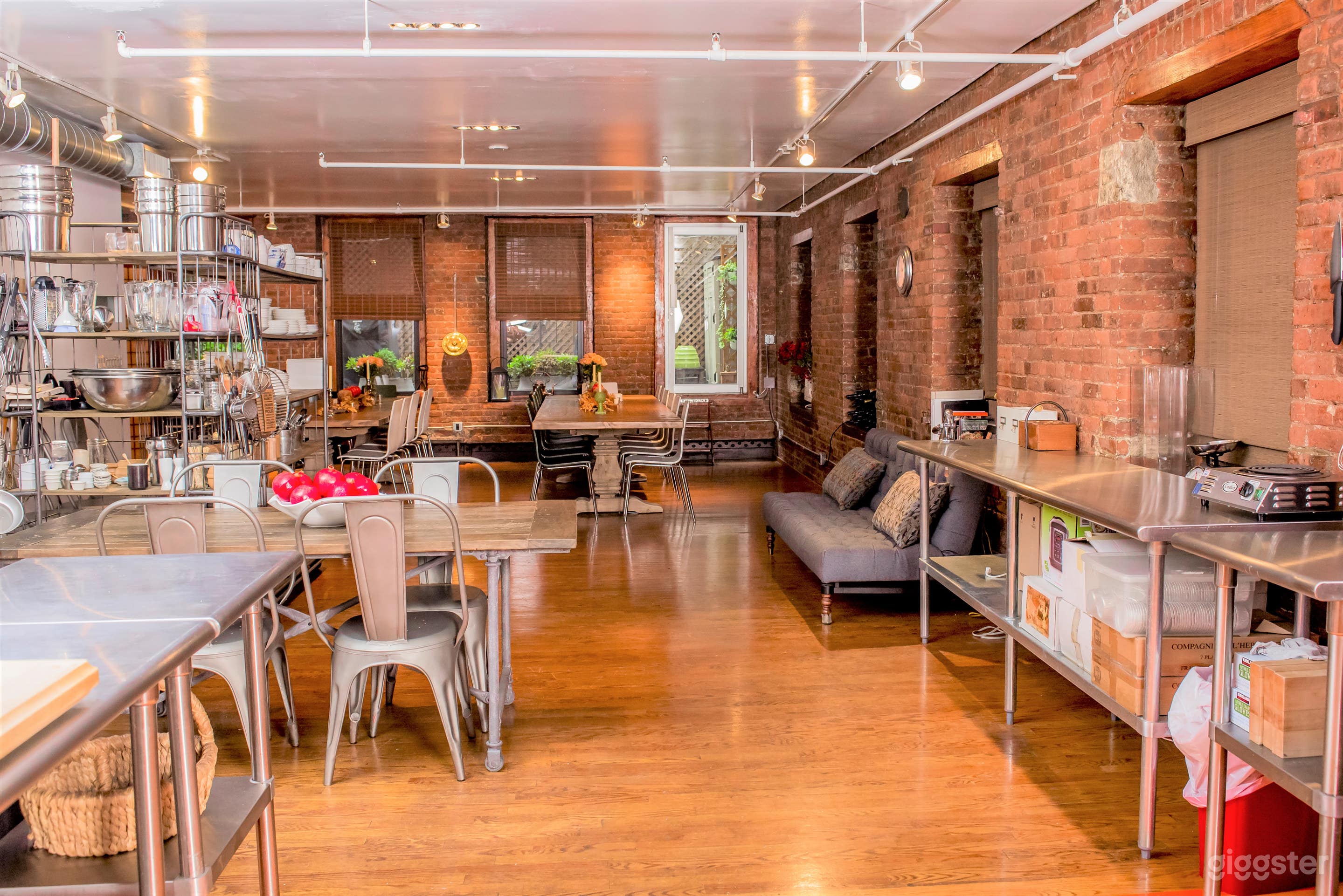 Charming Loft With Professional Kitchen  Photo 2