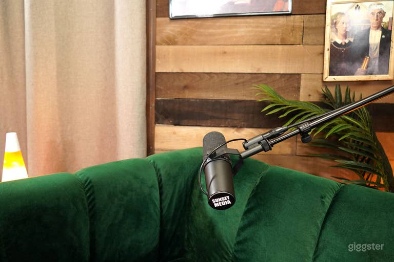  Bohemian Podcast Studio (Fully Equipped) 