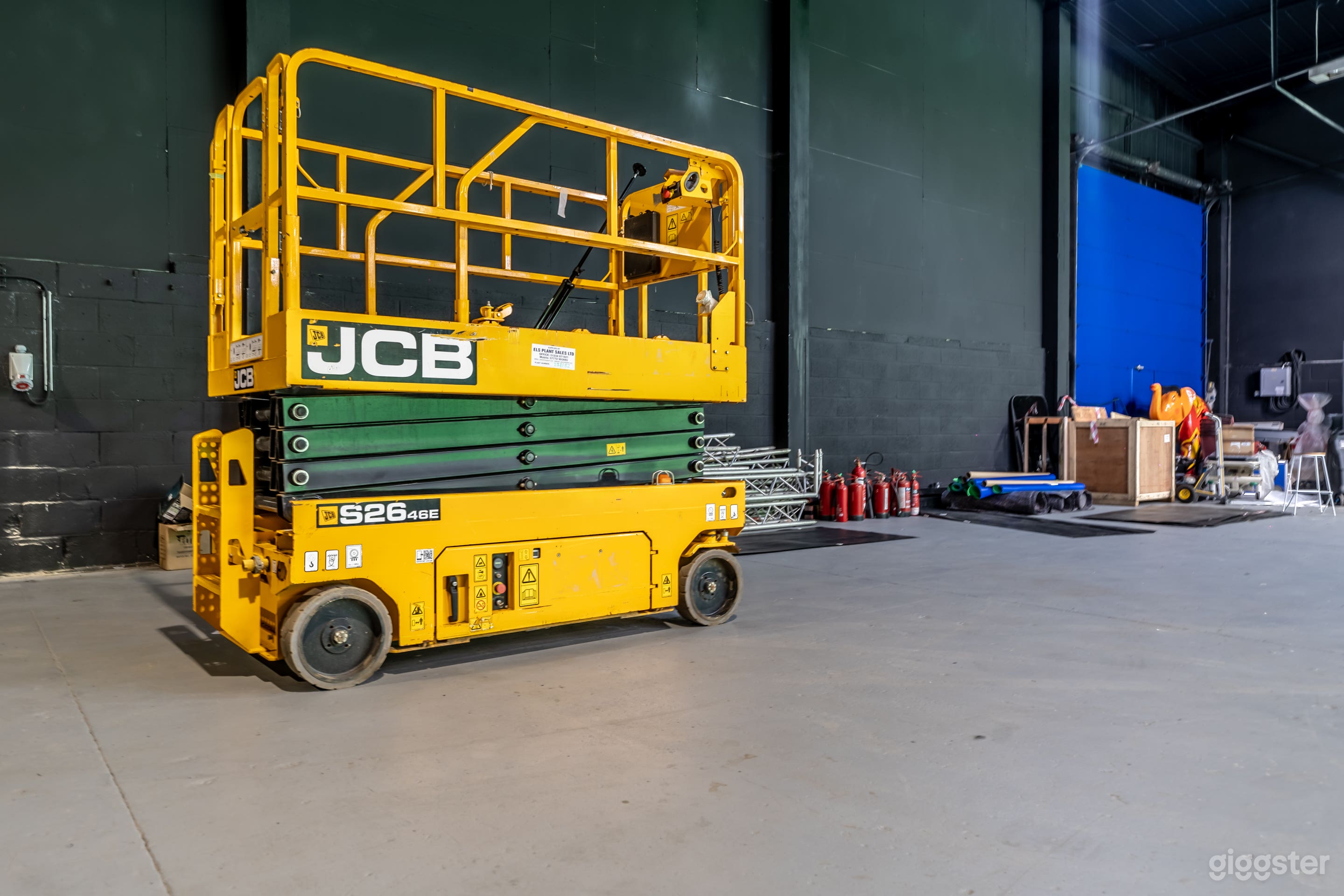 Huge, Drive In Film And Production Studio In Luton Photo 4