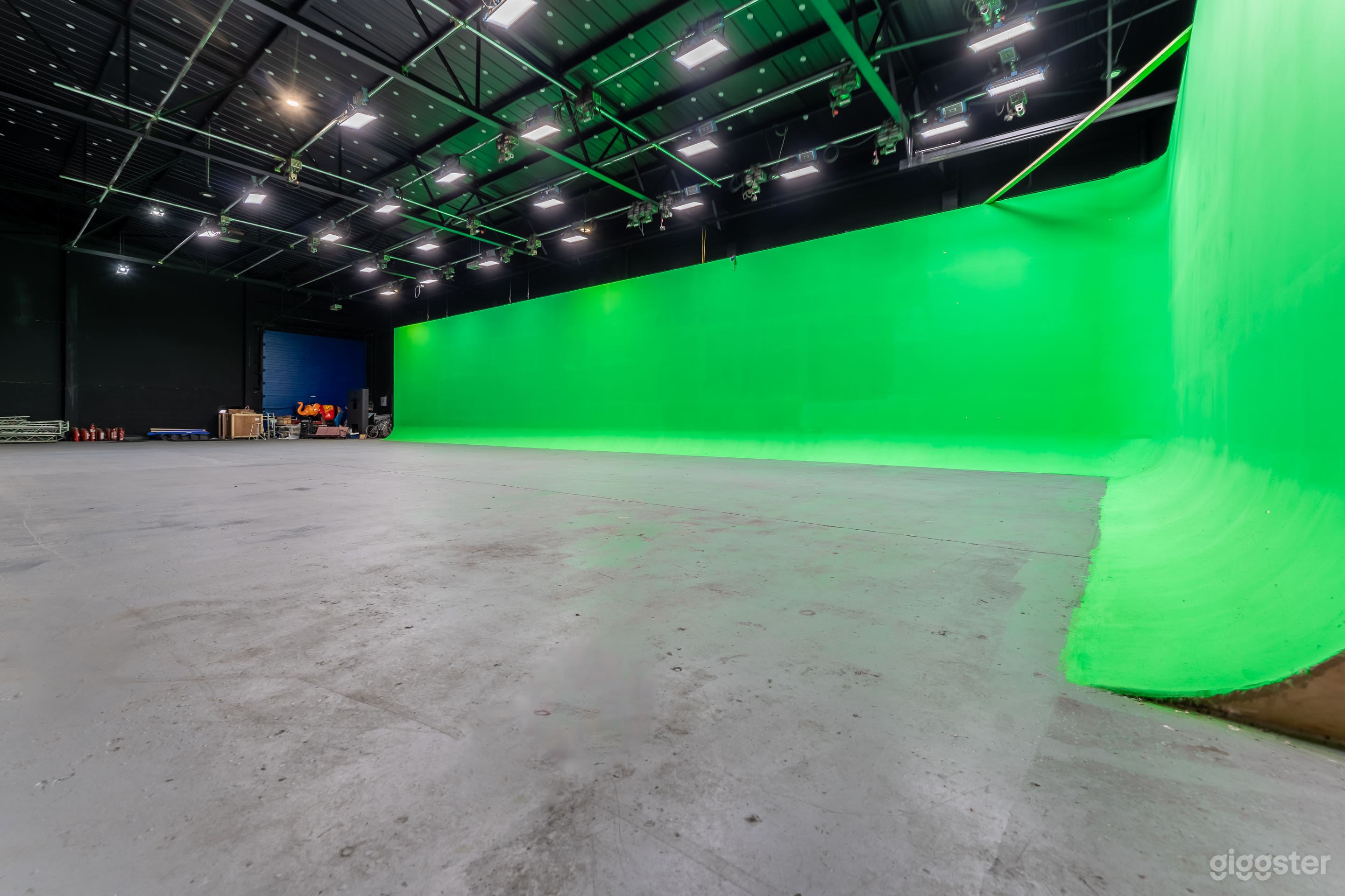 Huge, Drive In Film And Production Studio In Luton Photo 1