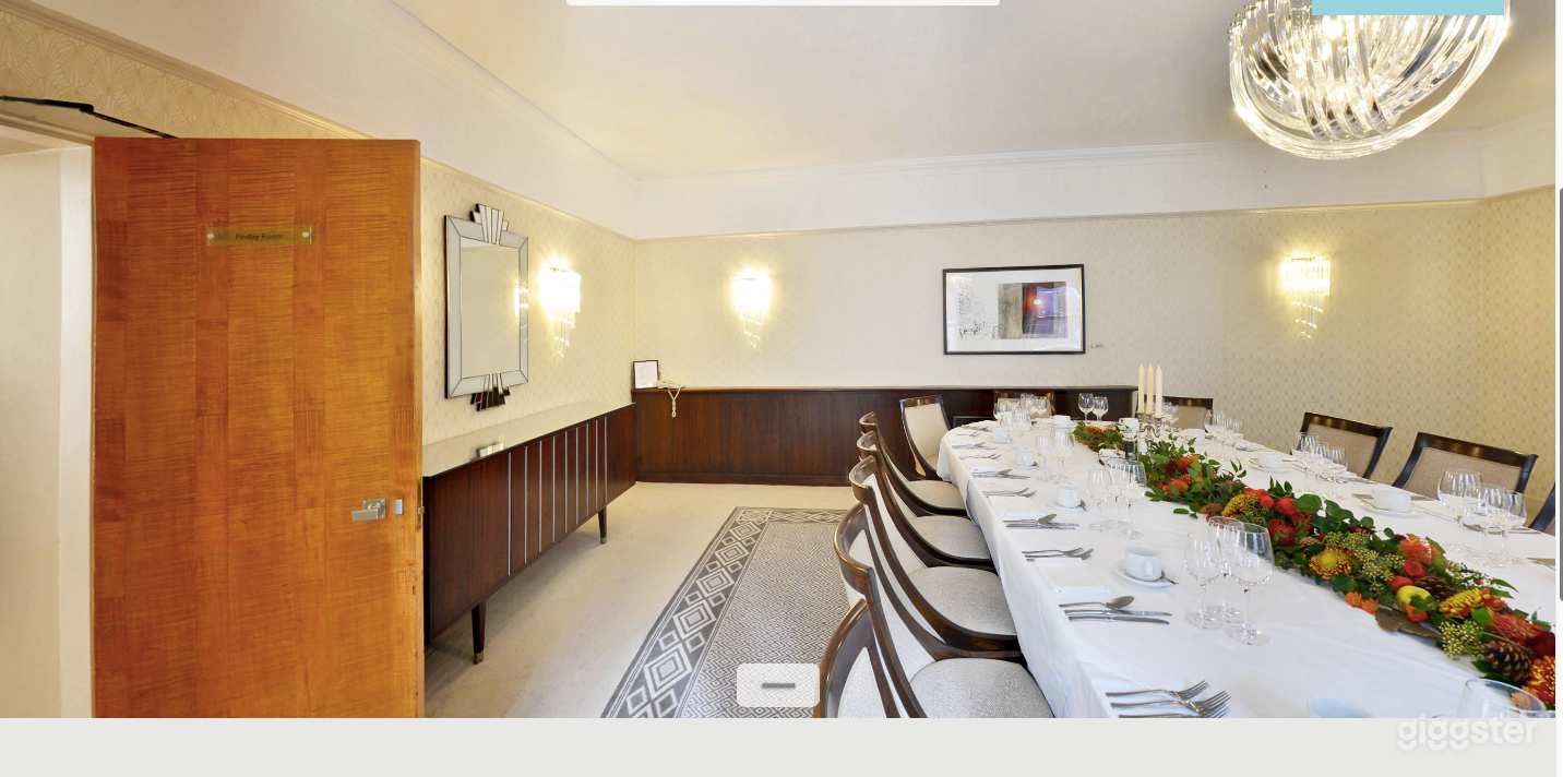 Generous Findlay Room in London Photo 3