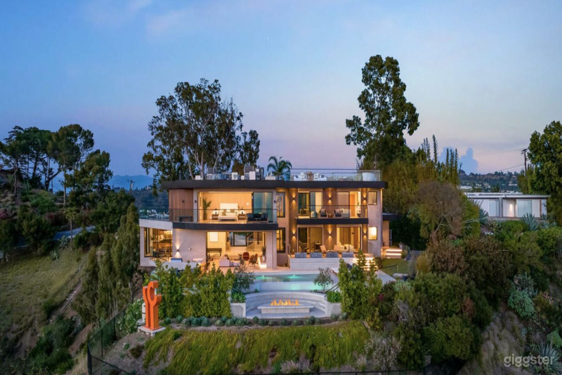 THE LAST HOUSE BEFORE THE SKY Photo 2