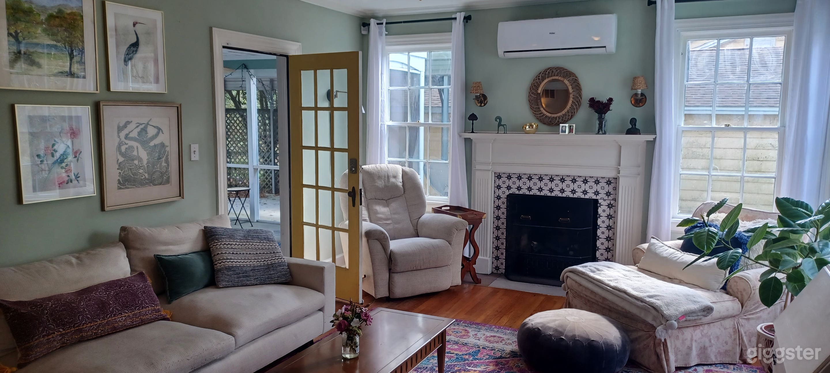 Charming Savannah Cottage from 1938 with Treehouse Photo 2