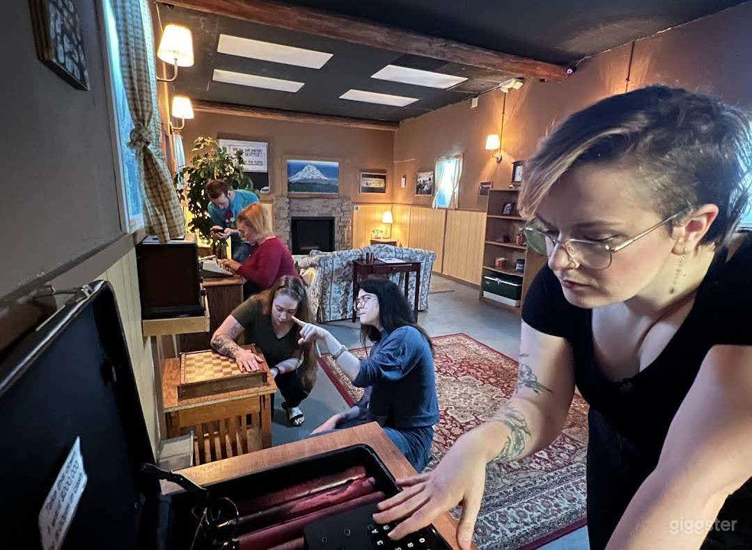 Fully Immersive | Ronnie's House | Escape Room  Photo 3