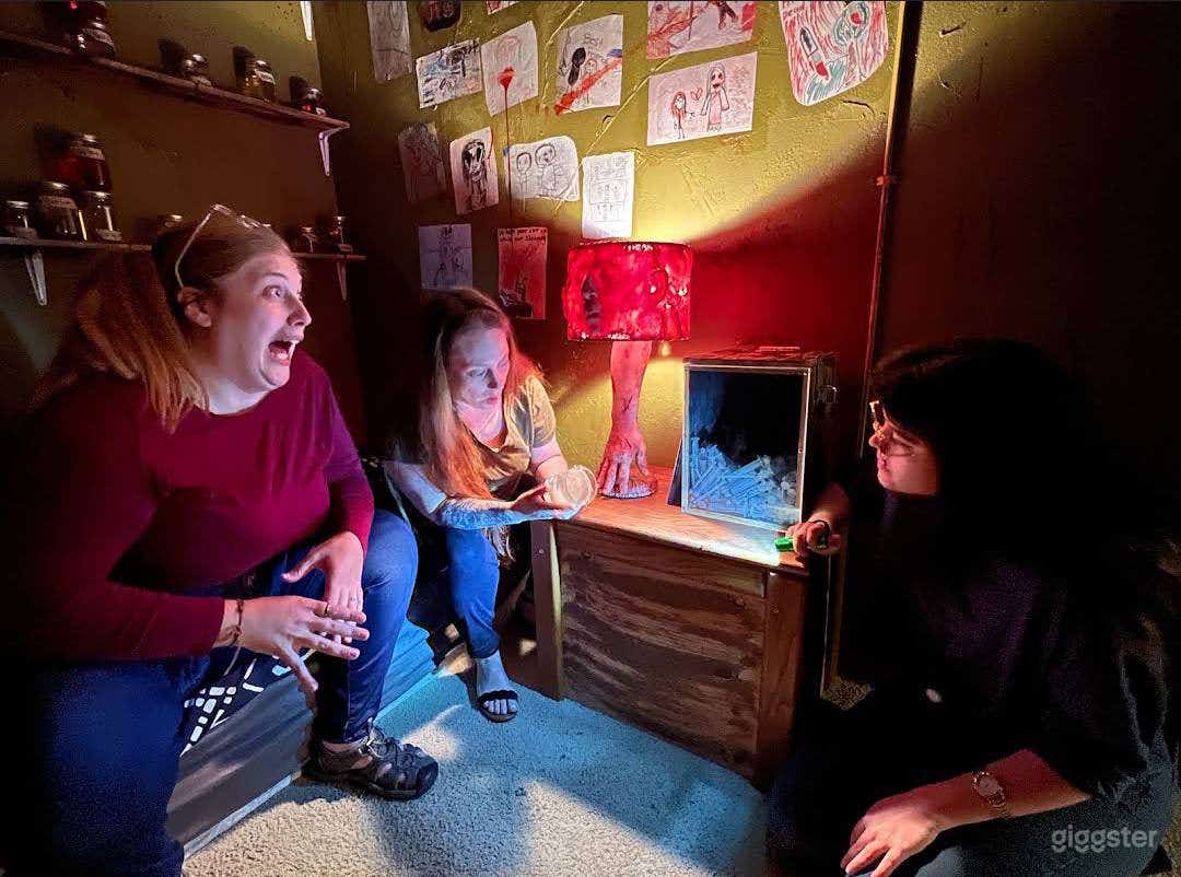 Fully Immersive | Ronnie's House | Escape Room  Photo 2