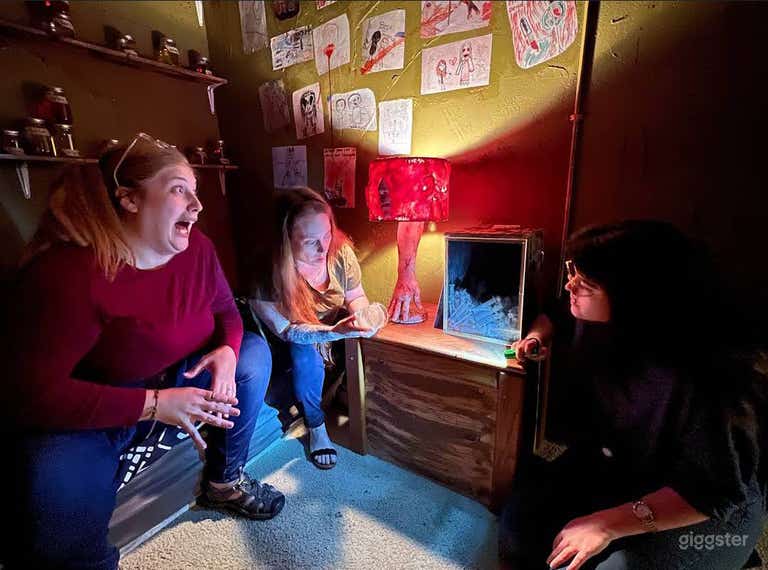  Fully Immersive | Ronnie's House | Escape Room  