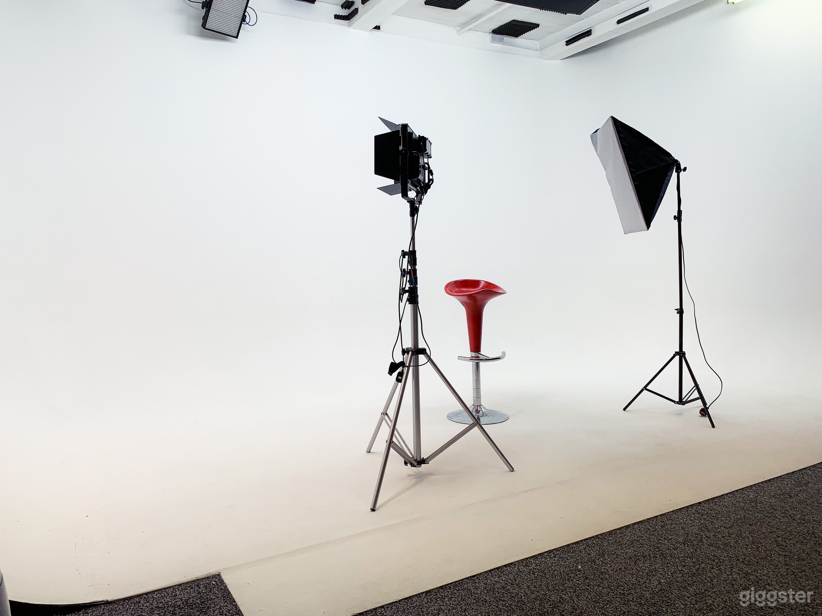 studio with pre-lit infinity cove