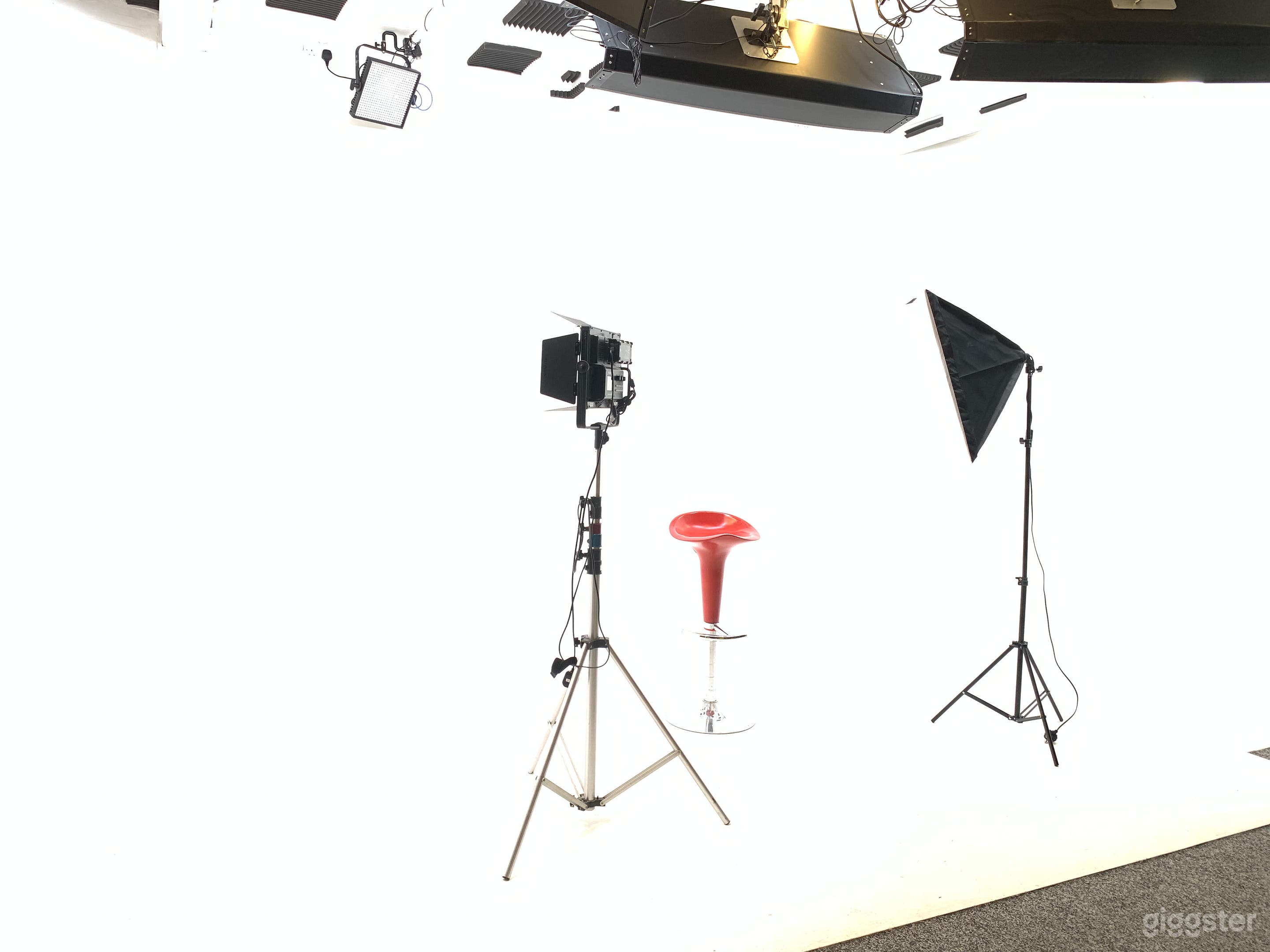 studio with pre-lit infinity cove