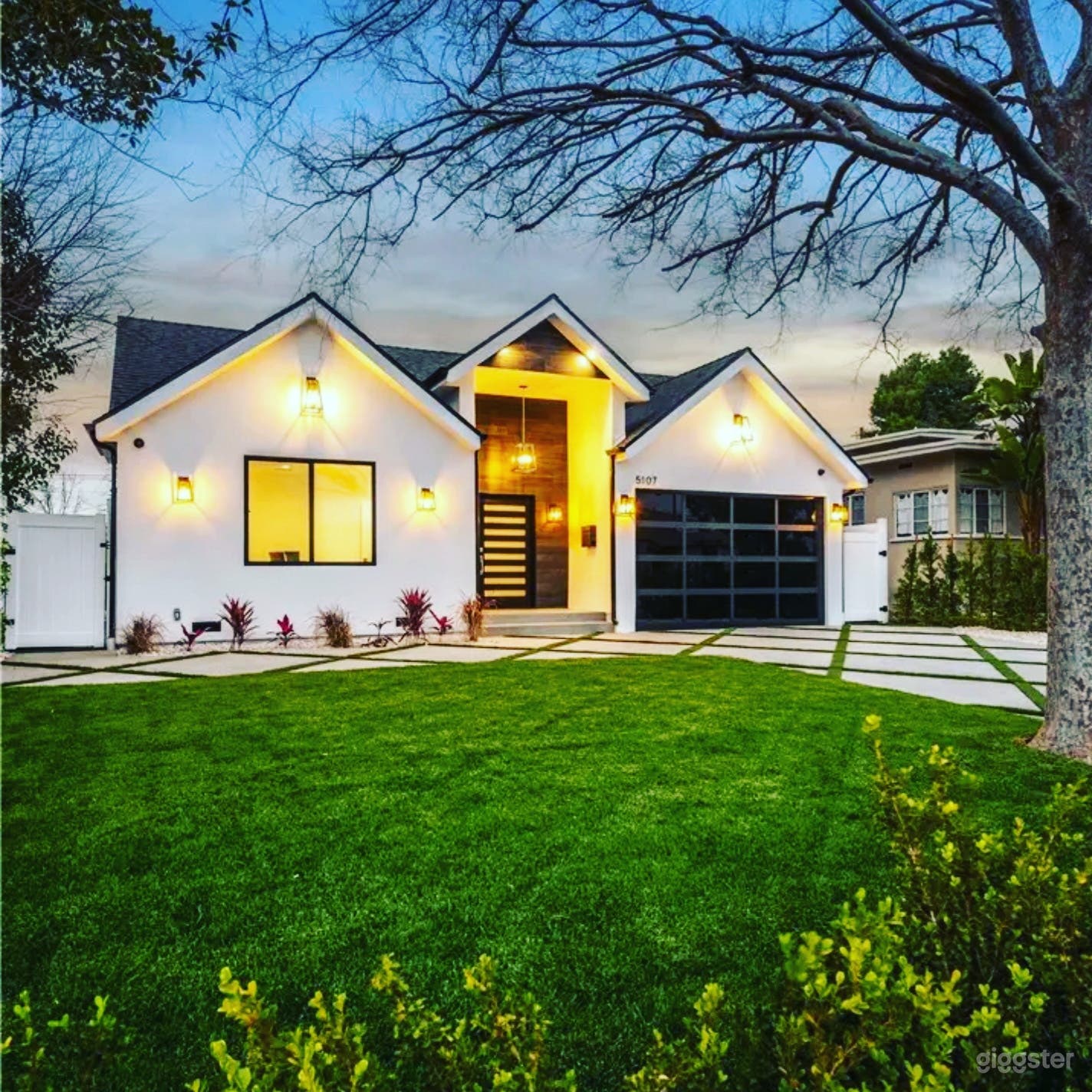 Universal Studios Home with pool and hot tub Photo 3