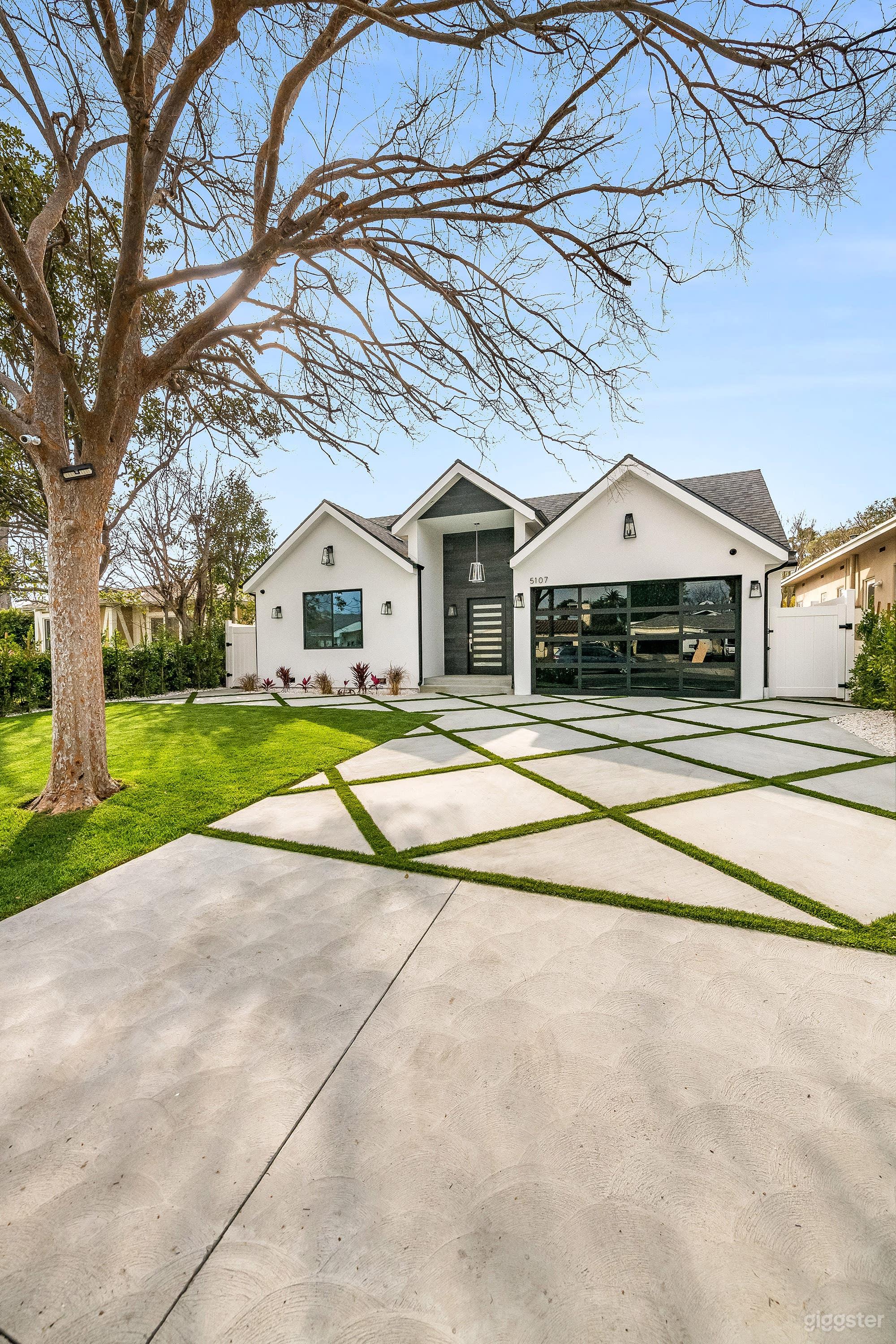 Universal Studios Home with pool and hot tub Photo 2