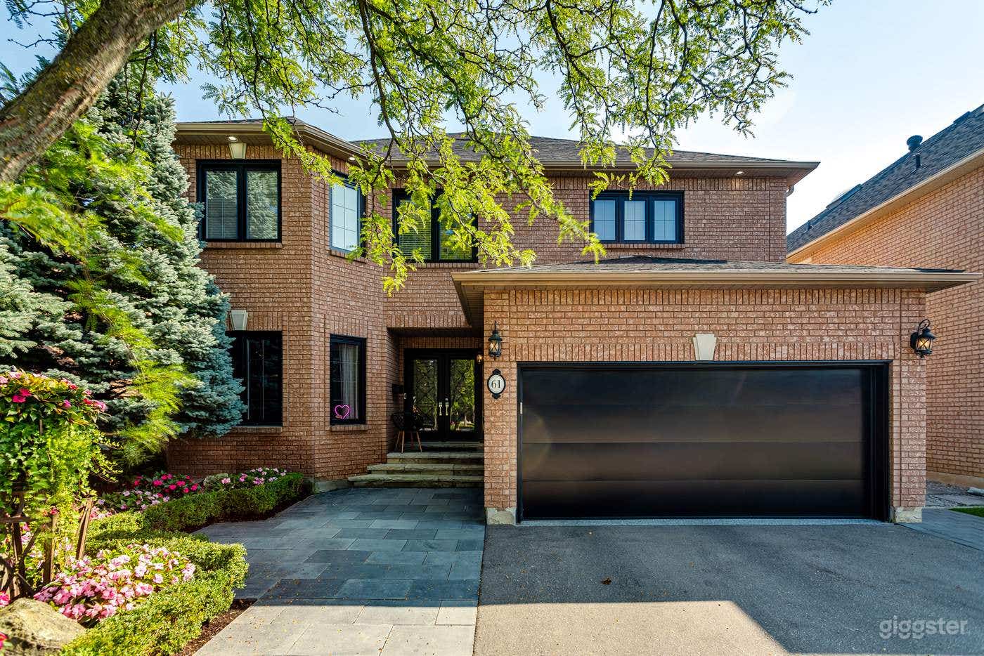 Contemporary Open Concept House Photo 2