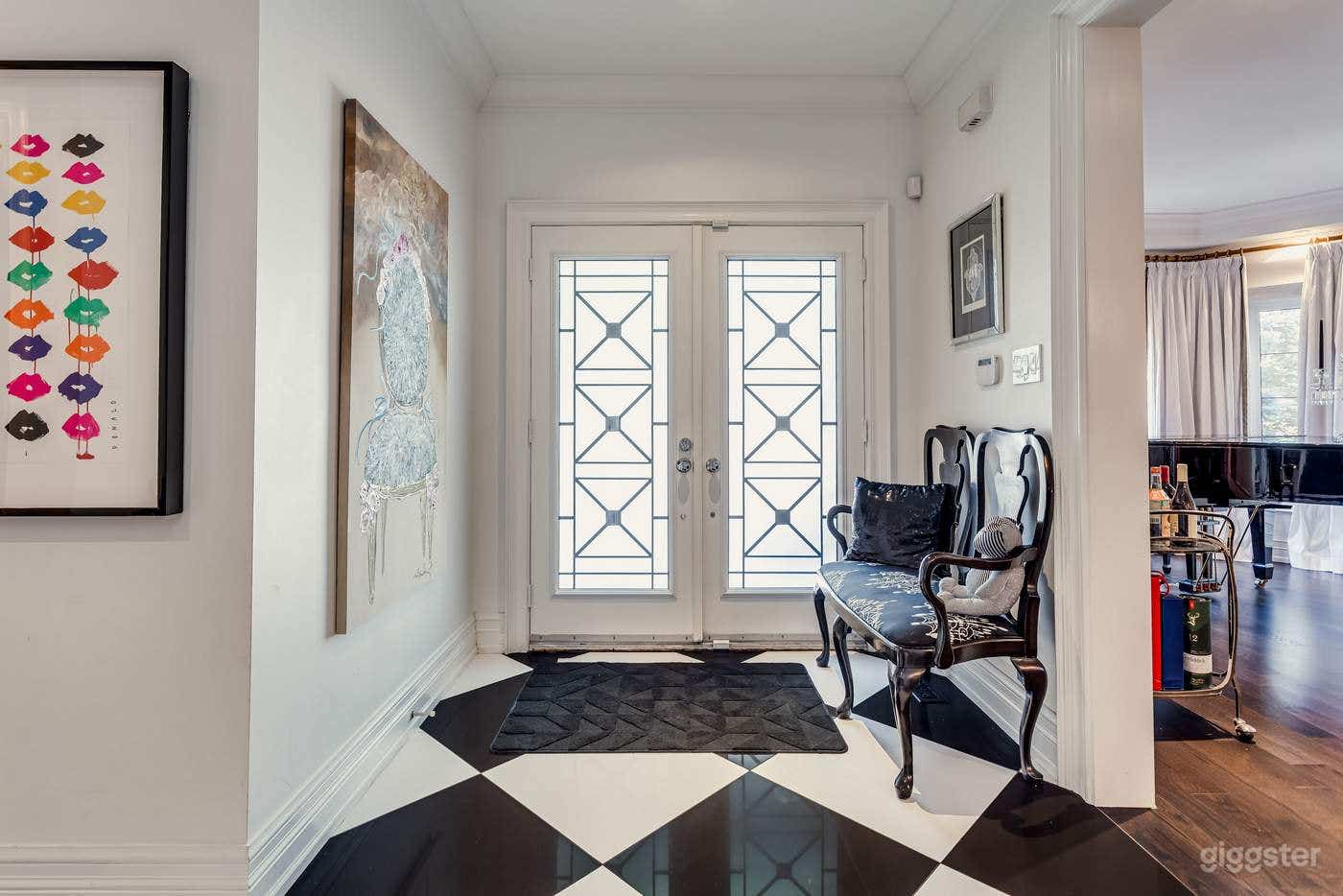 Contemporary Open Concept House Photo 3