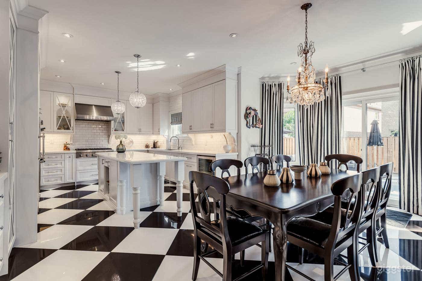 Contemporary Open Concept House Photo 1