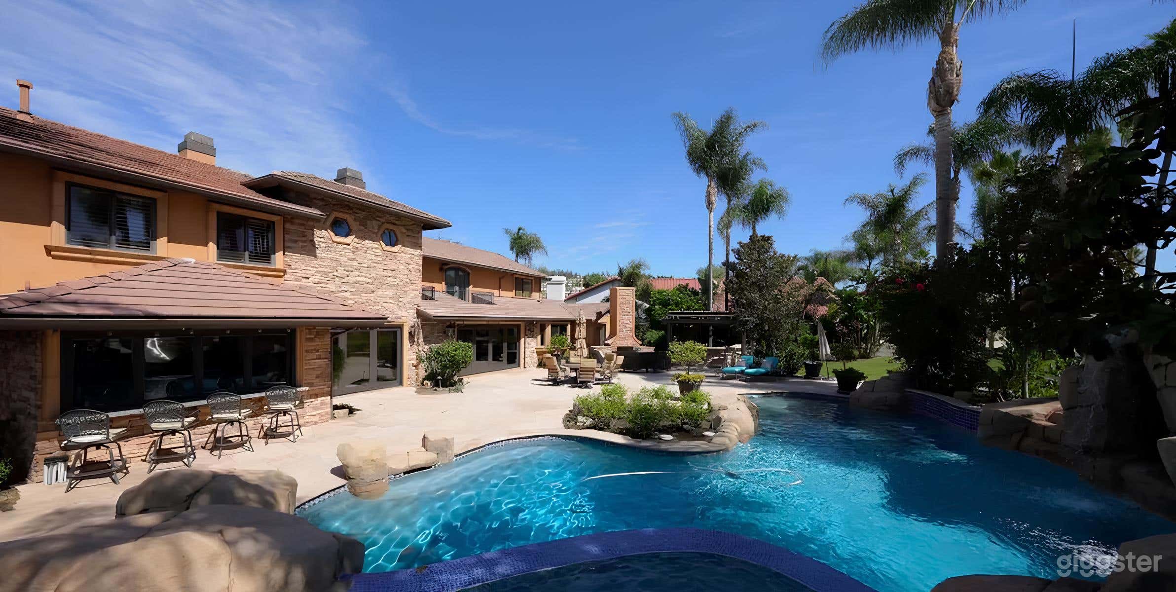 Expansive Backyard with Mountain View &amp; Water Fall, Pool/Spa Photo 3