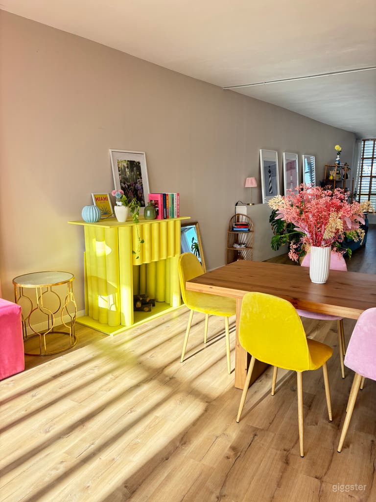  Ático versátil iluminado por el sol con cocina móvil y sets completos para el hogar 